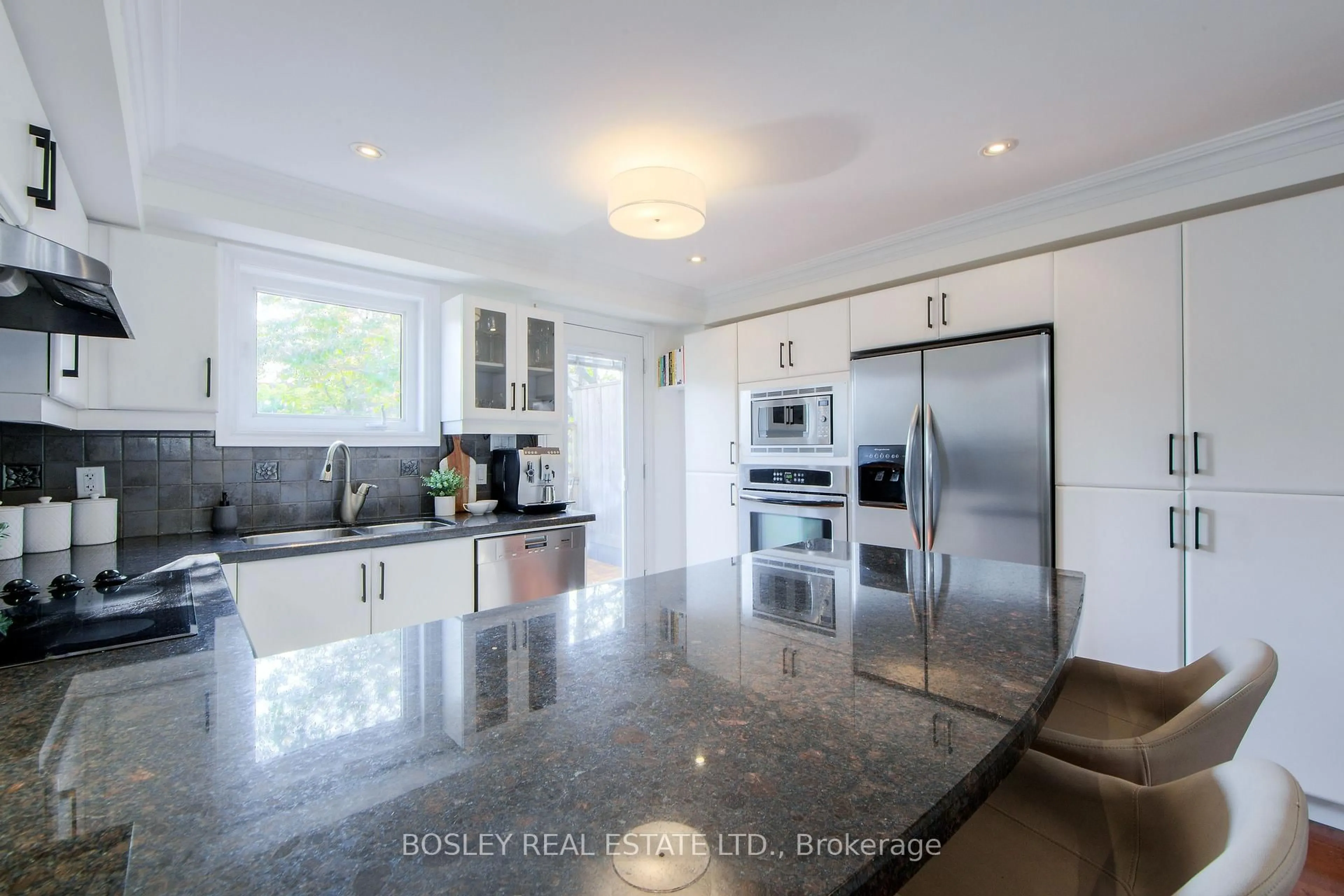 Contemporary kitchen, unknown for 188 McCaul St, Toronto Ontario M5T 1W5