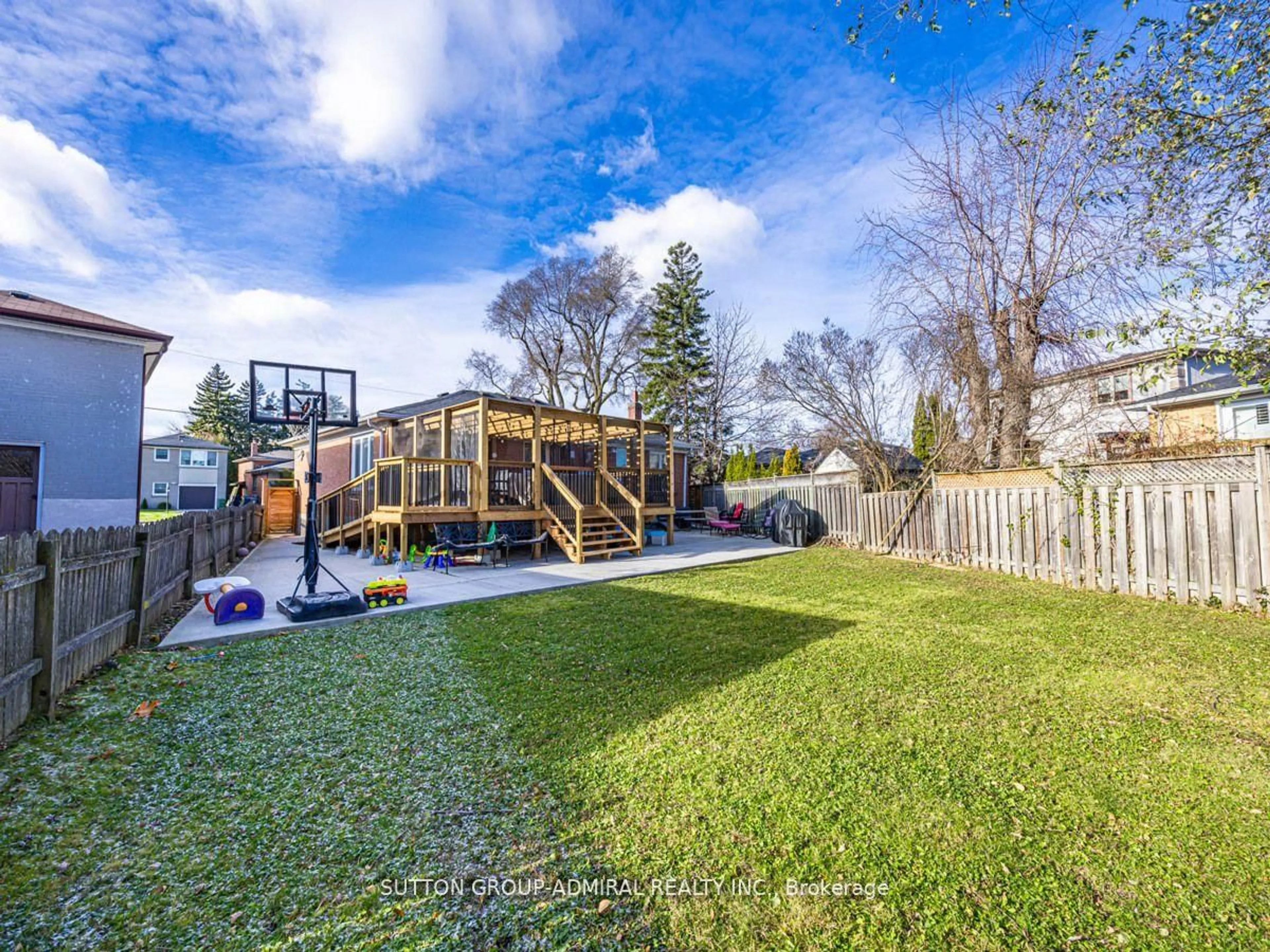 Gym or fitness room for 17 Dorchester Dr, Toronto Ontario M3H 3J2