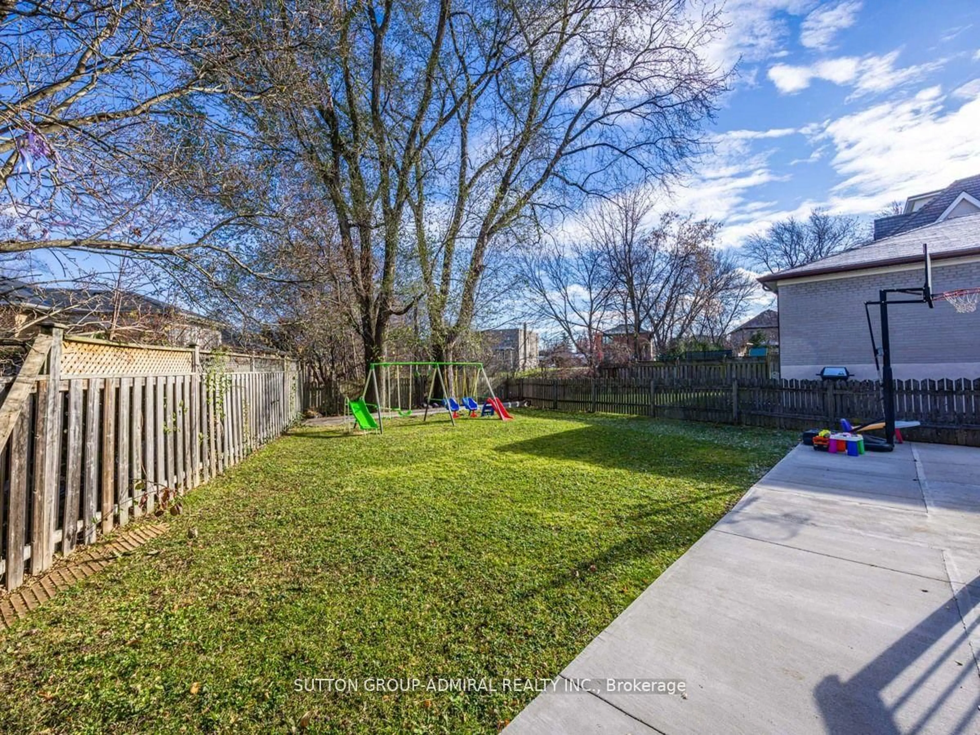 A pic from outside/outdoor area/front of a property/back of a property/a pic from drone, unknown for 17 Dorchester Dr, Toronto Ontario M3H 3J2