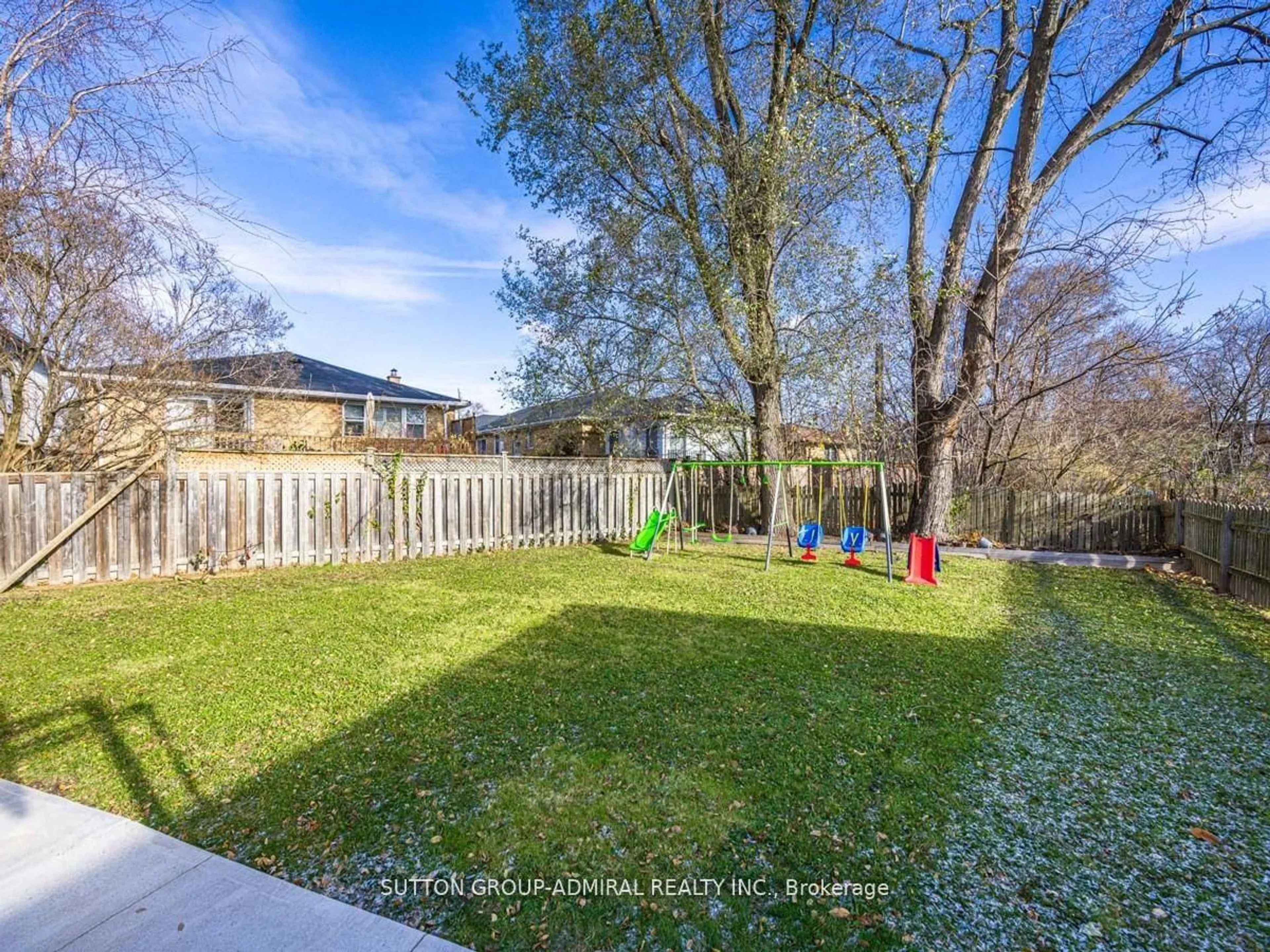 A pic from outside/outdoor area/front of a property/back of a property/a pic from drone, unknown for 17 Dorchester Dr, Toronto Ontario M3H 3J2