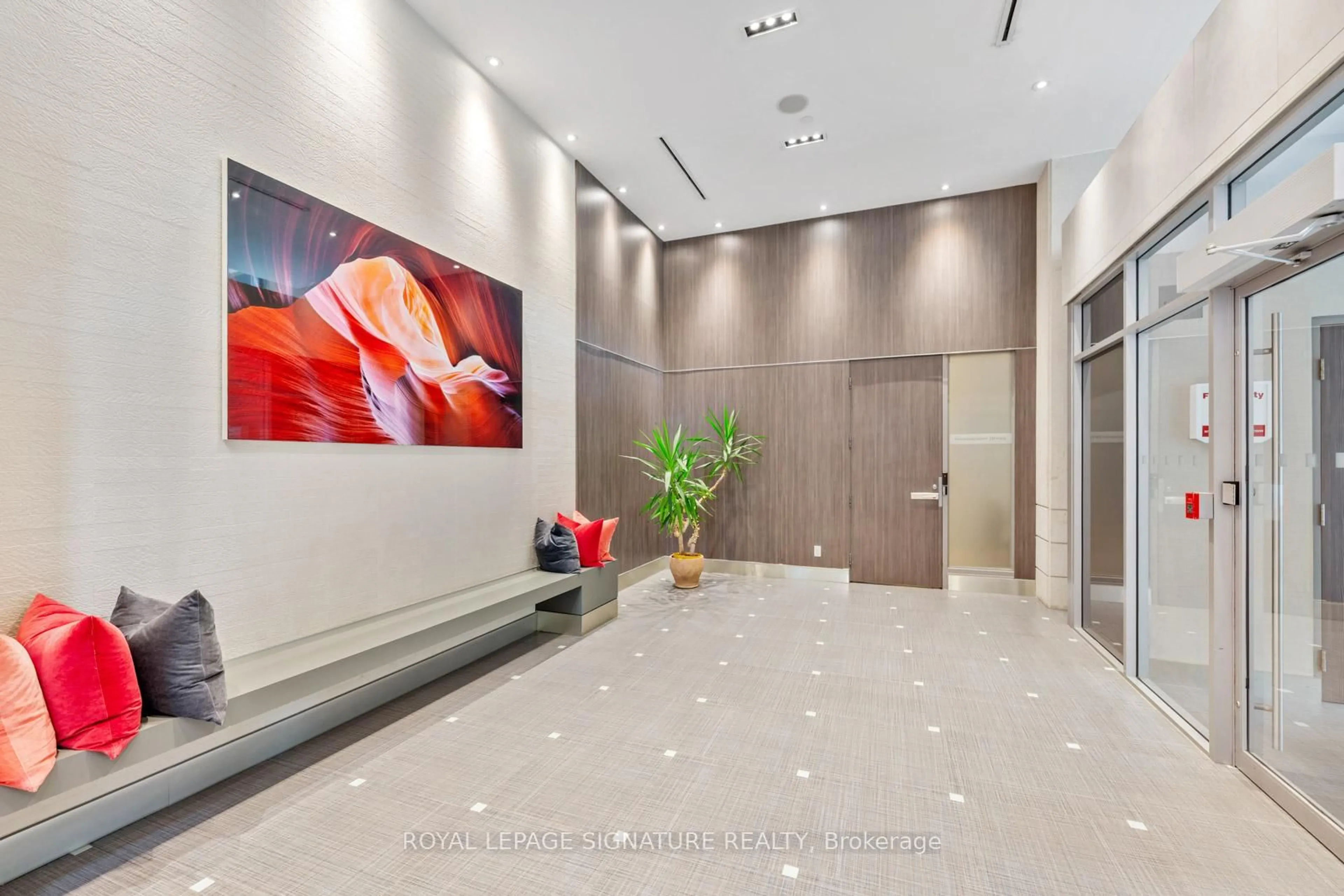 Indoor foyer for 500 Sherbourne St #3207, Toronto Ontario M4X 1L1