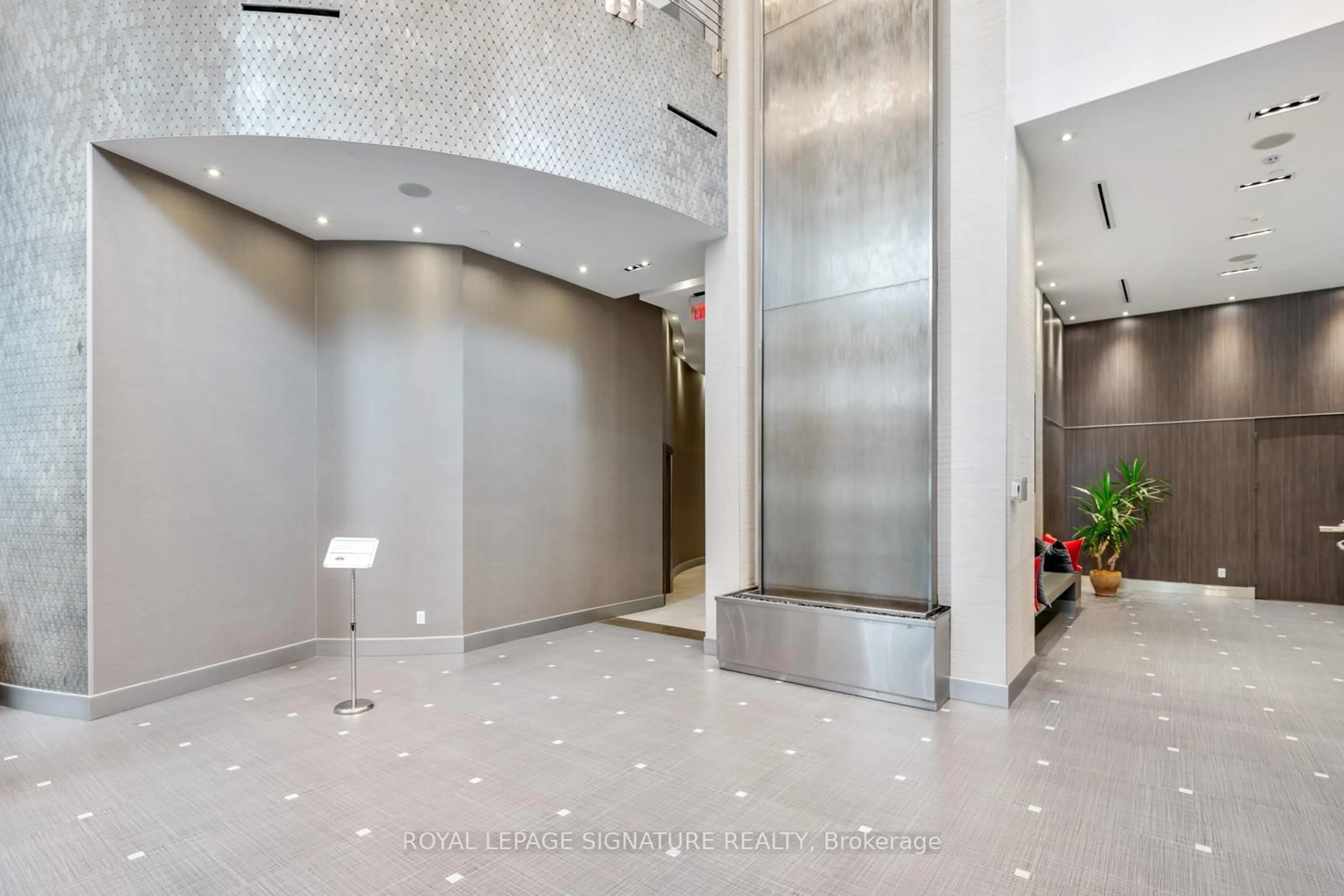 Indoor foyer for 500 Sherbourne St #3207, Toronto Ontario M4X 1L1