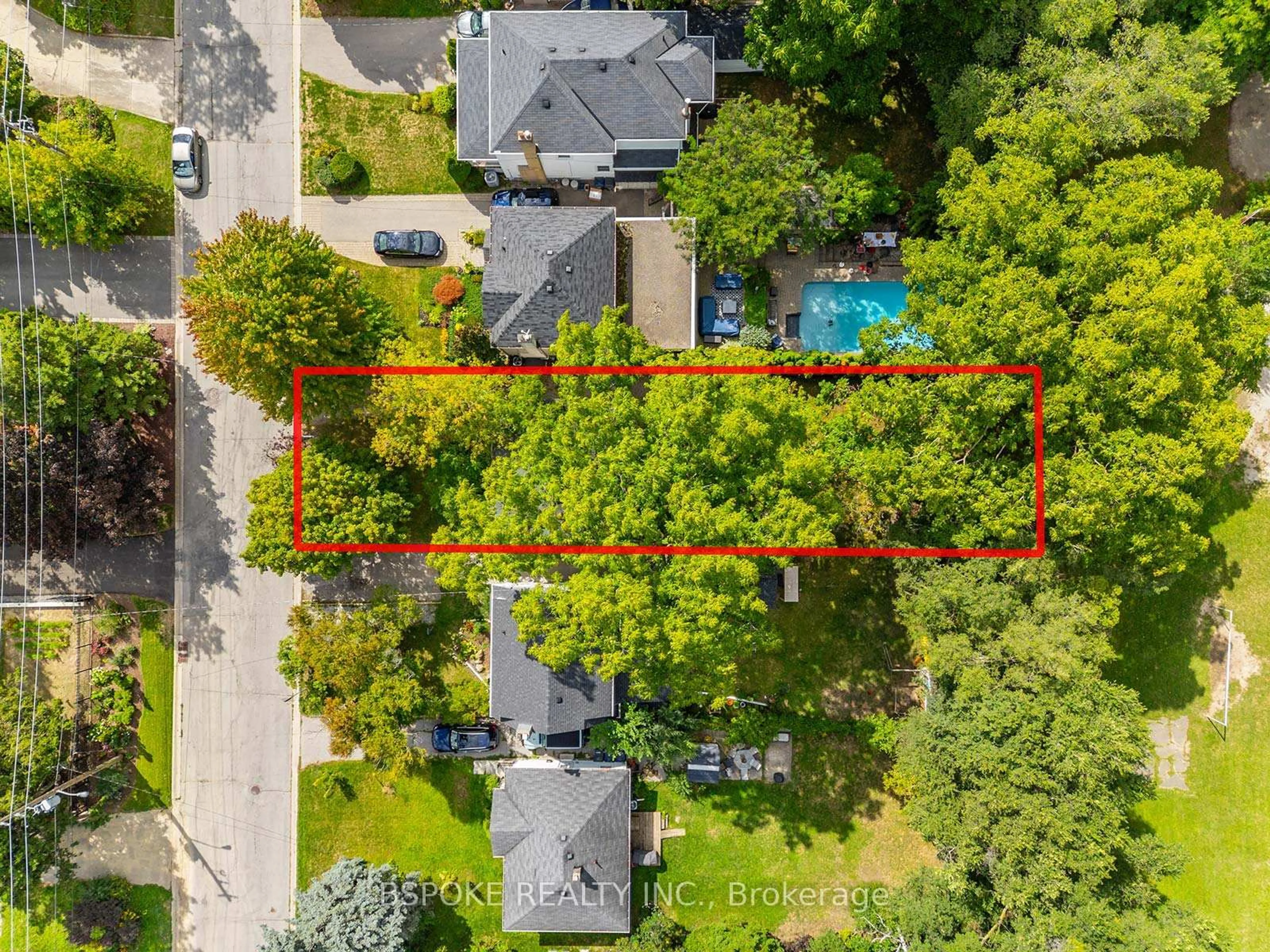 A pic from outside/outdoor area/front of a property/back of a property/a pic from drone, street for 24 Wentworth Ave, Toronto Ontario M2N 1T6