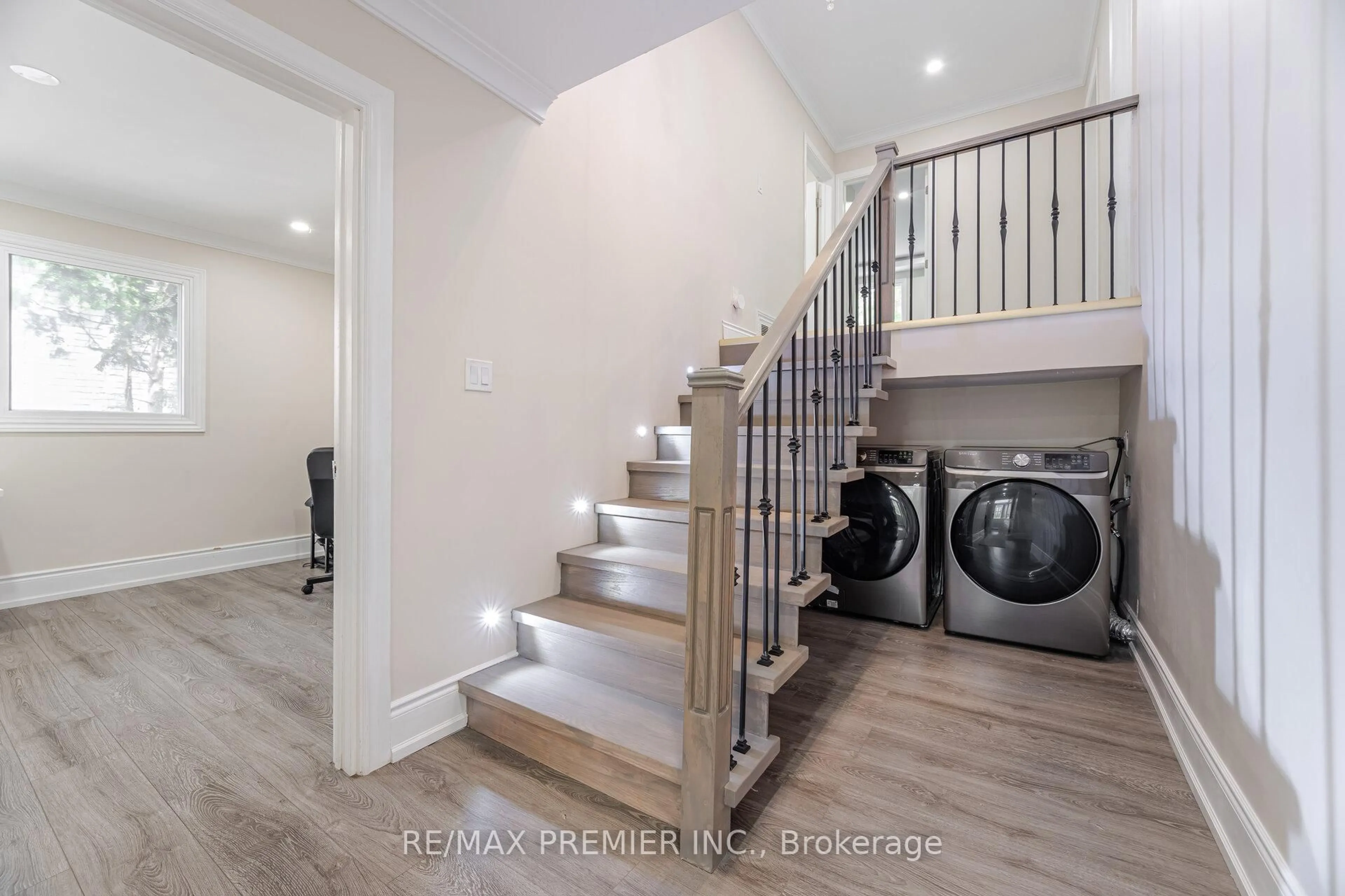 Stairs for 173 Torresdale Ave, Toronto Ontario M2R 3E3