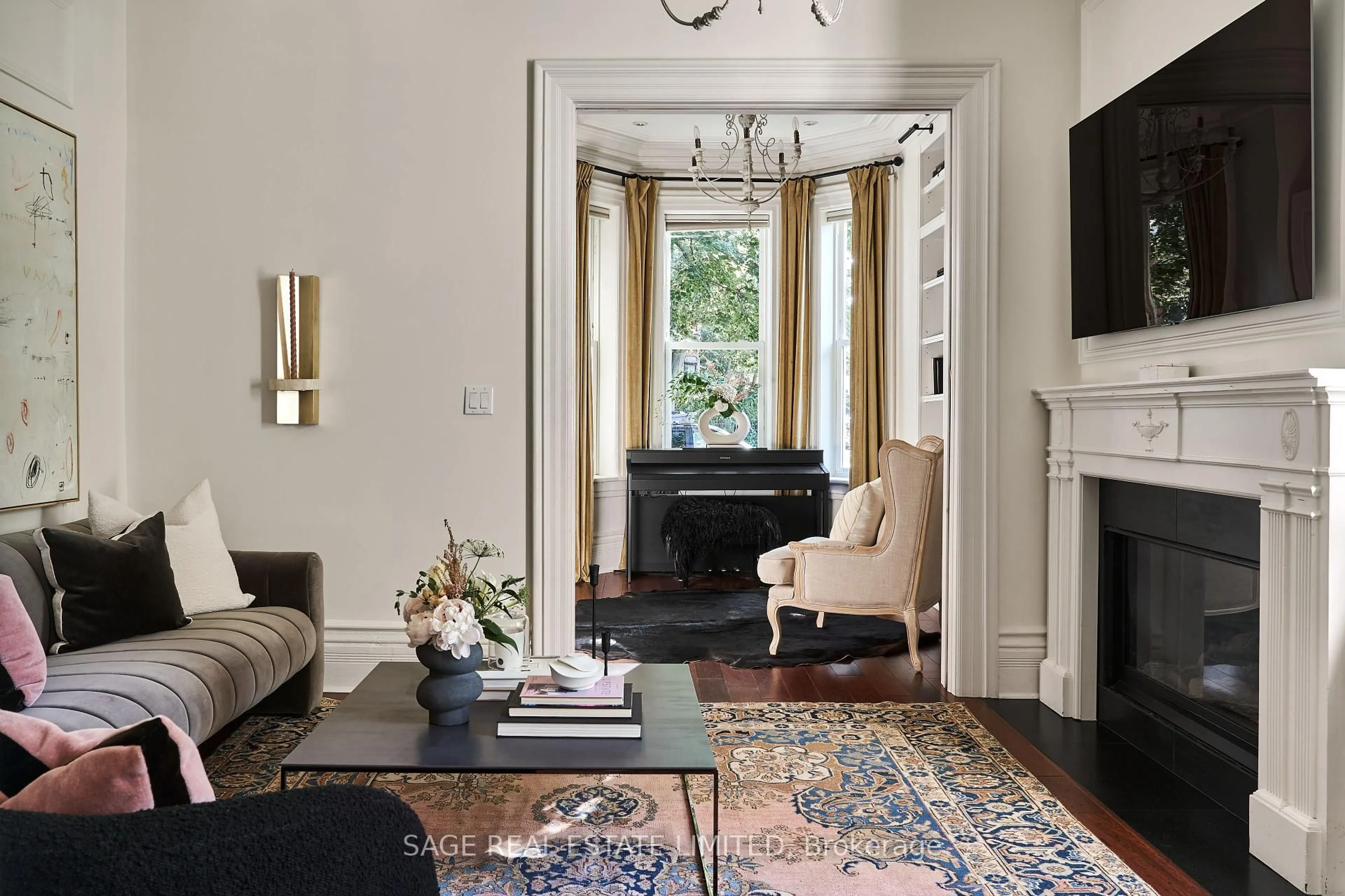 Living room with furniture, unknown for 73 Lakeview Ave, Toronto Ontario M6J 3B4