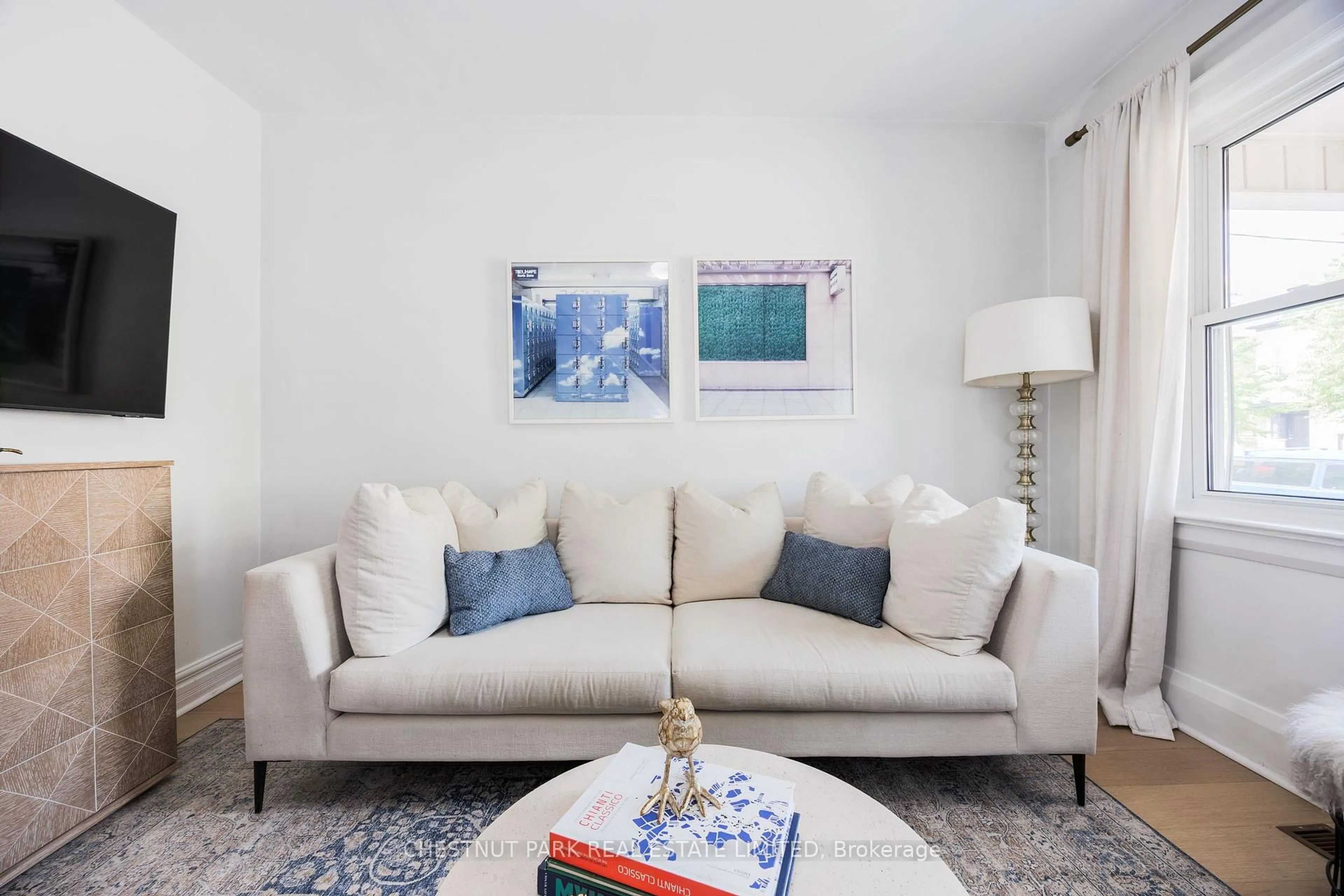 Living room with furniture, unknown for 154 Cedric Ave, Toronto Ontario M4T 1X3