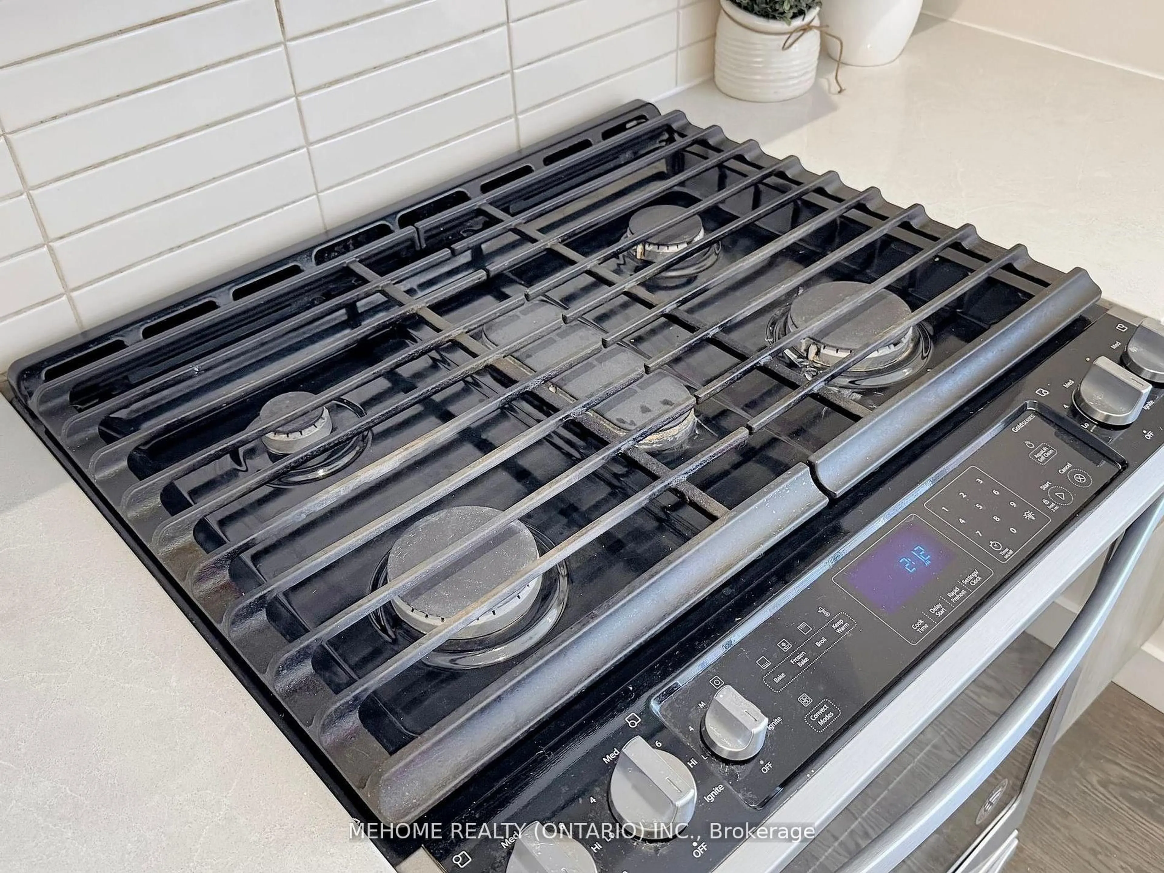 Contemporary kitchen, ceramic/tile floor for 2A Church St #702, Toronto Ontario M5E 0E1