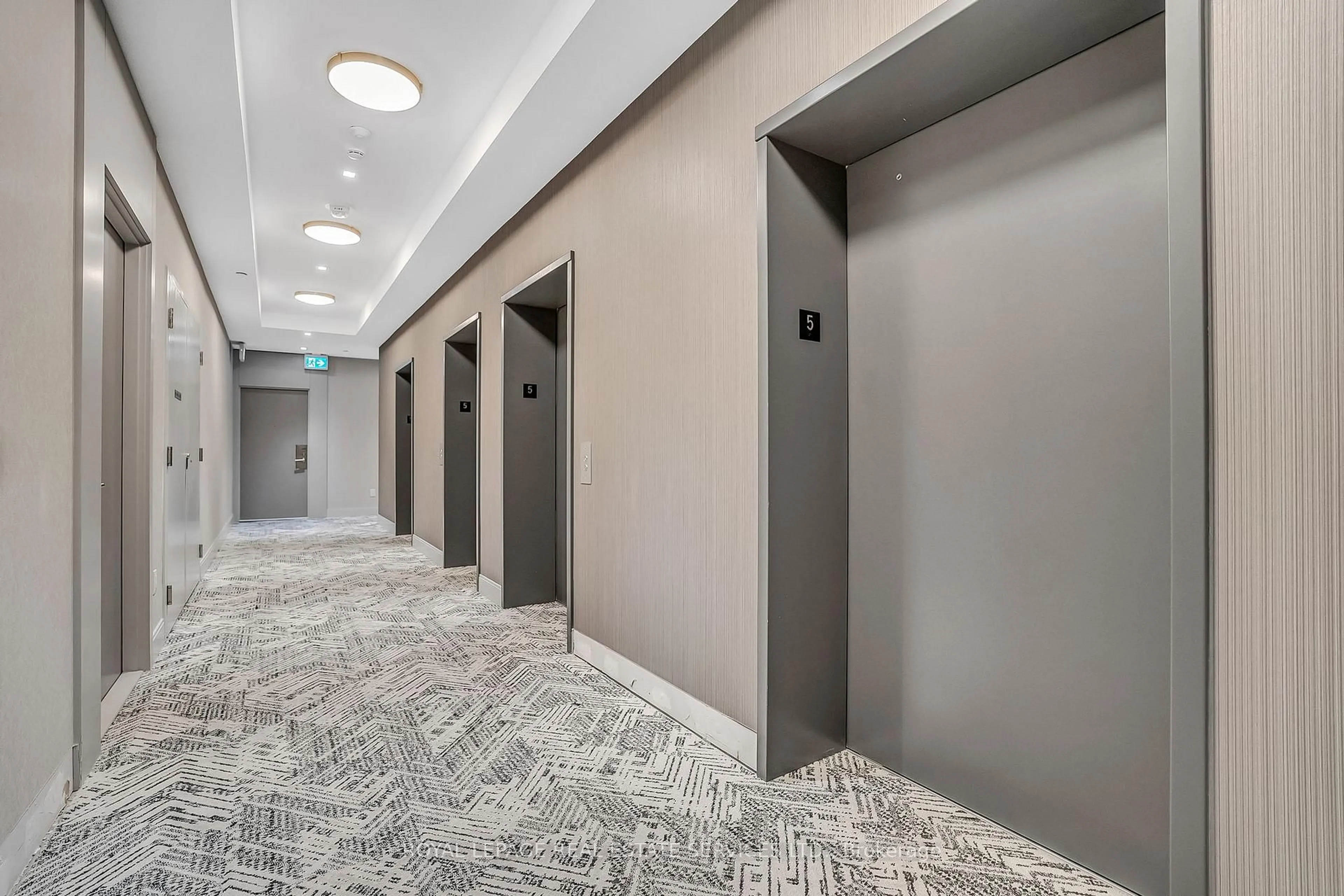 Indoor foyer for 8 Widmer St #504, Toronto Ontario M5V 0W6