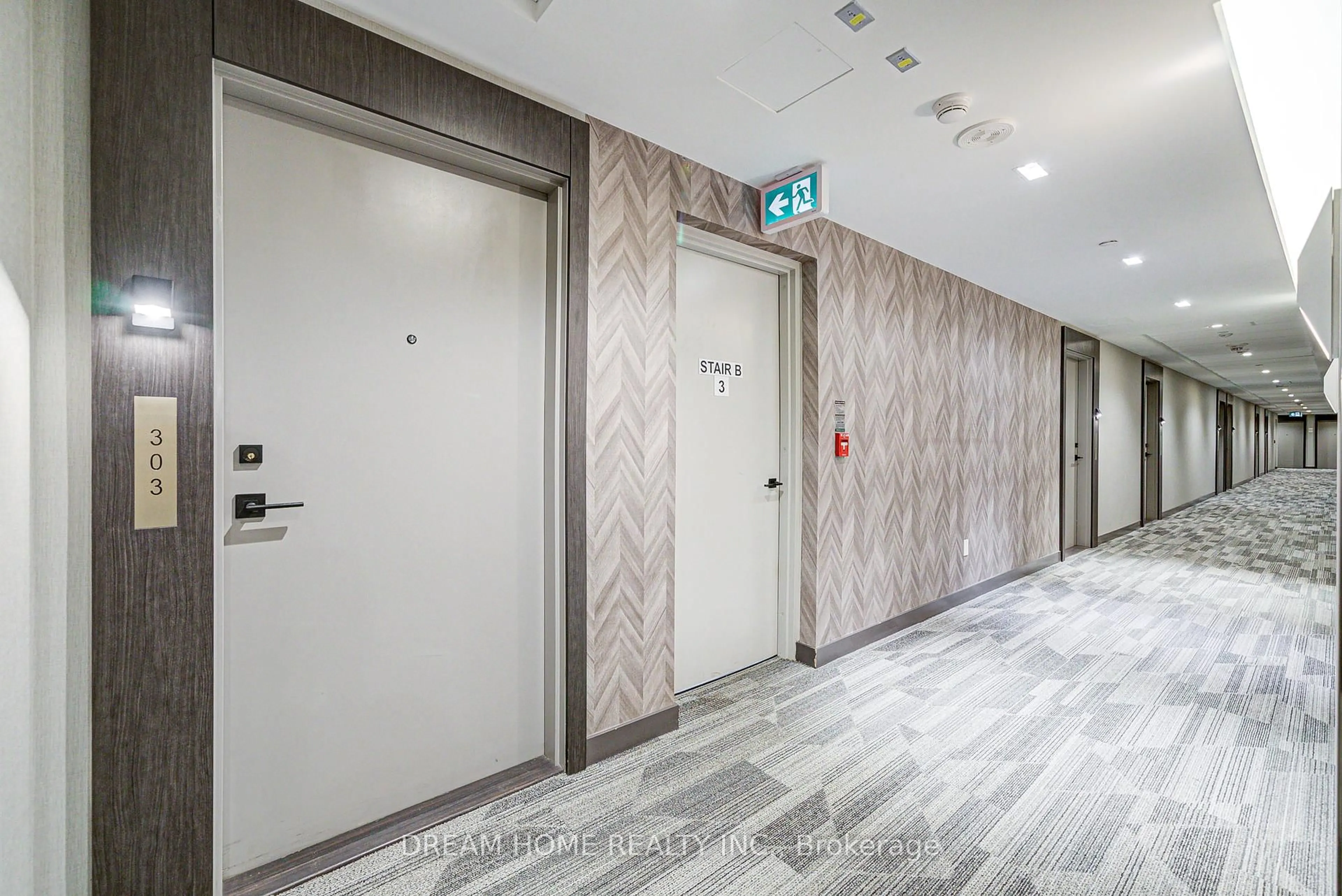 Indoor foyer for 60 tannery Rd #303, Toronto Ontario M5A 0S8
