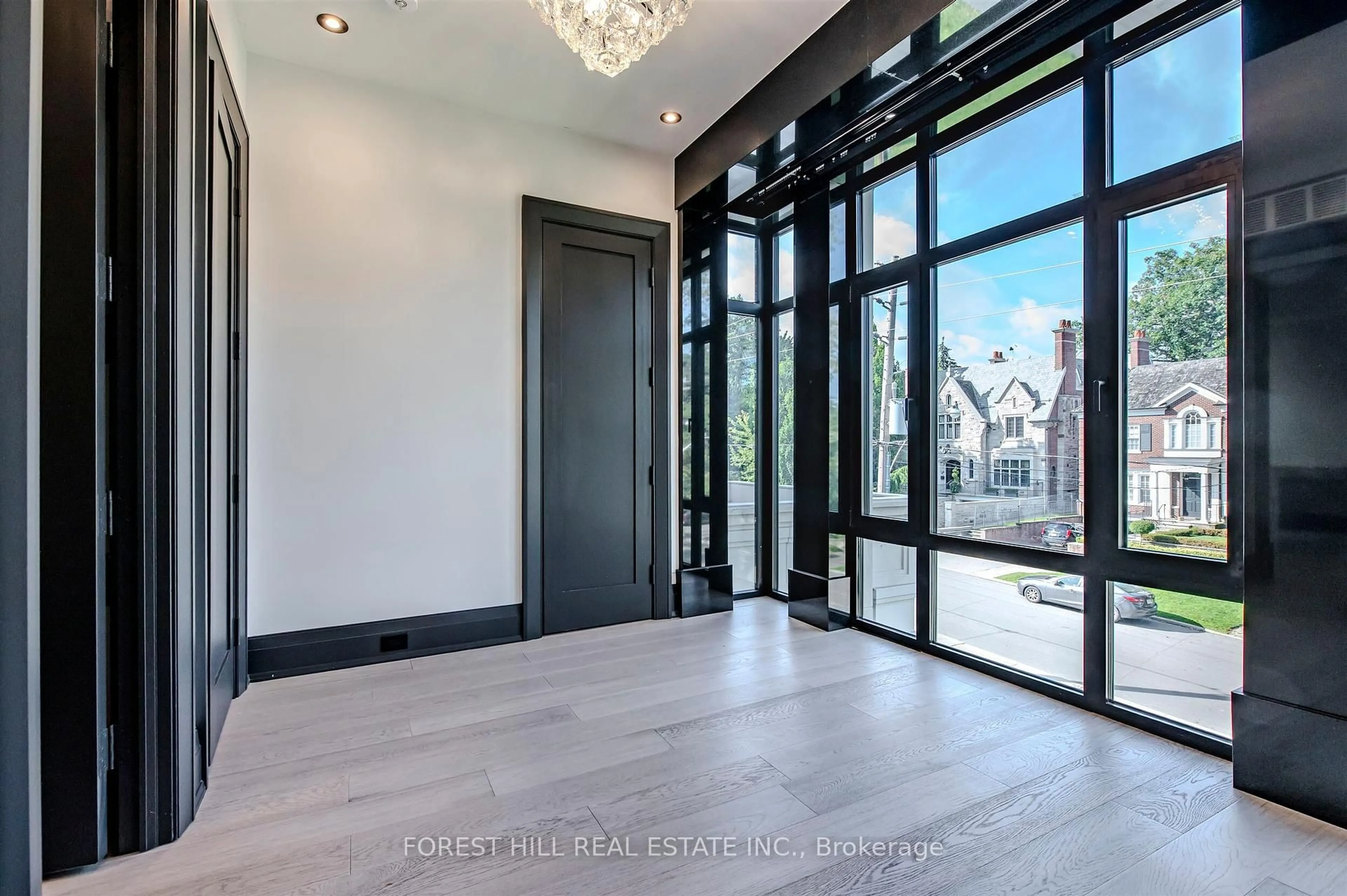 Indoor entryway for 505 Russell Hill Rd, Toronto Ontario M5P 2T1