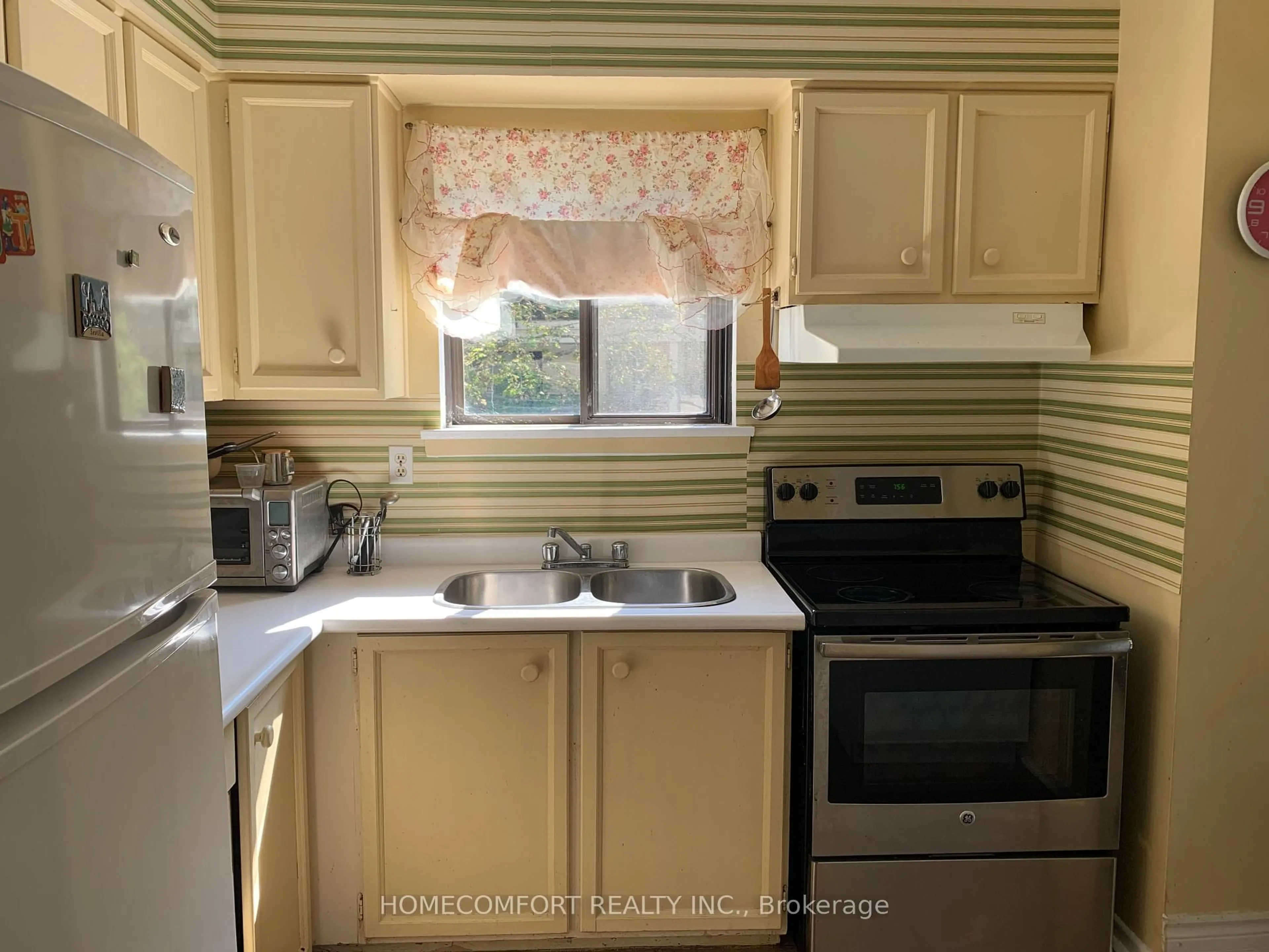 Standard kitchen, ceramic/tile floor for 3740 Don Mills Rd #104, Toronto Ontario M2H 3J2