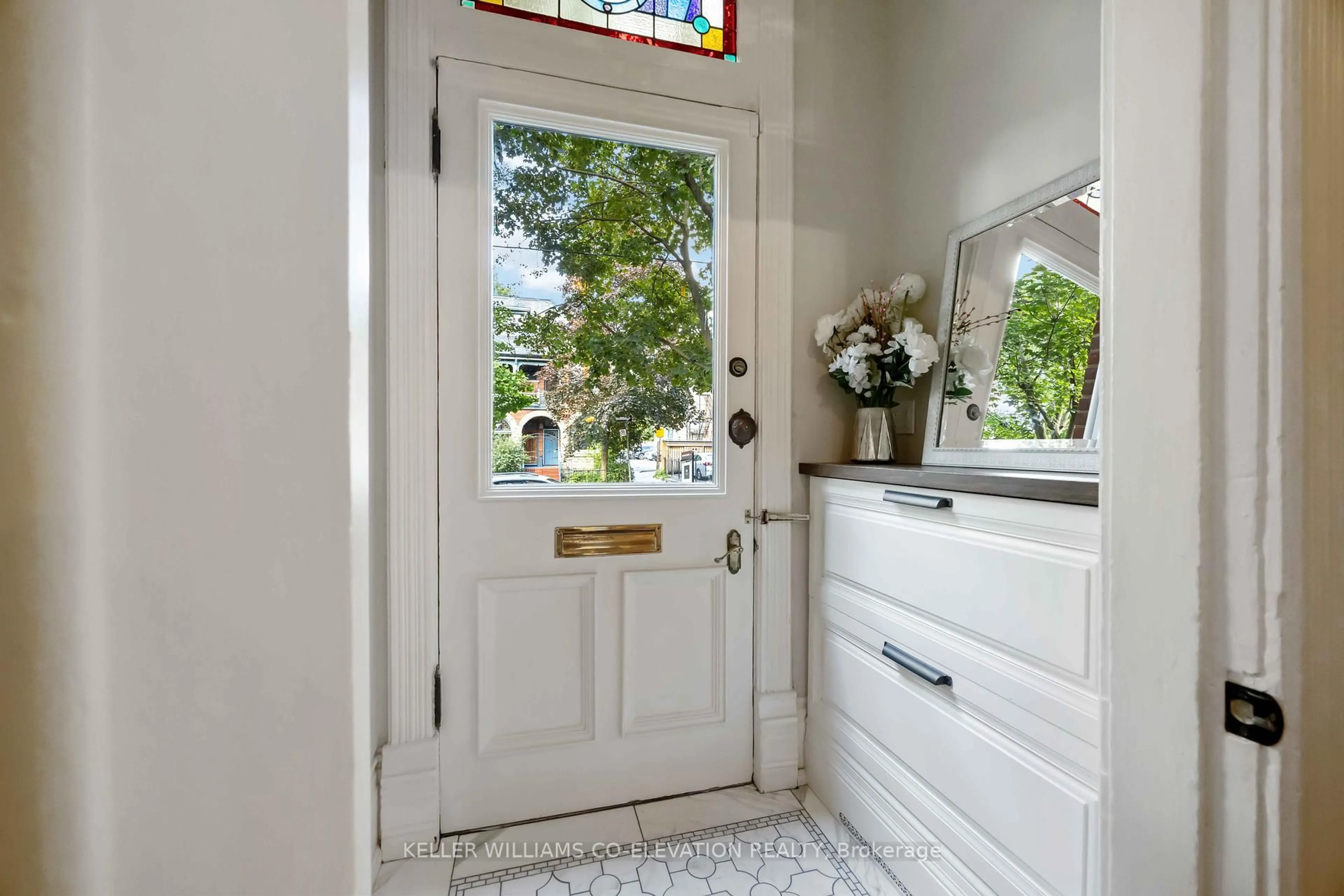 Indoor entryway for 455 Ontario St, Toronto Ontario M5A 2V9