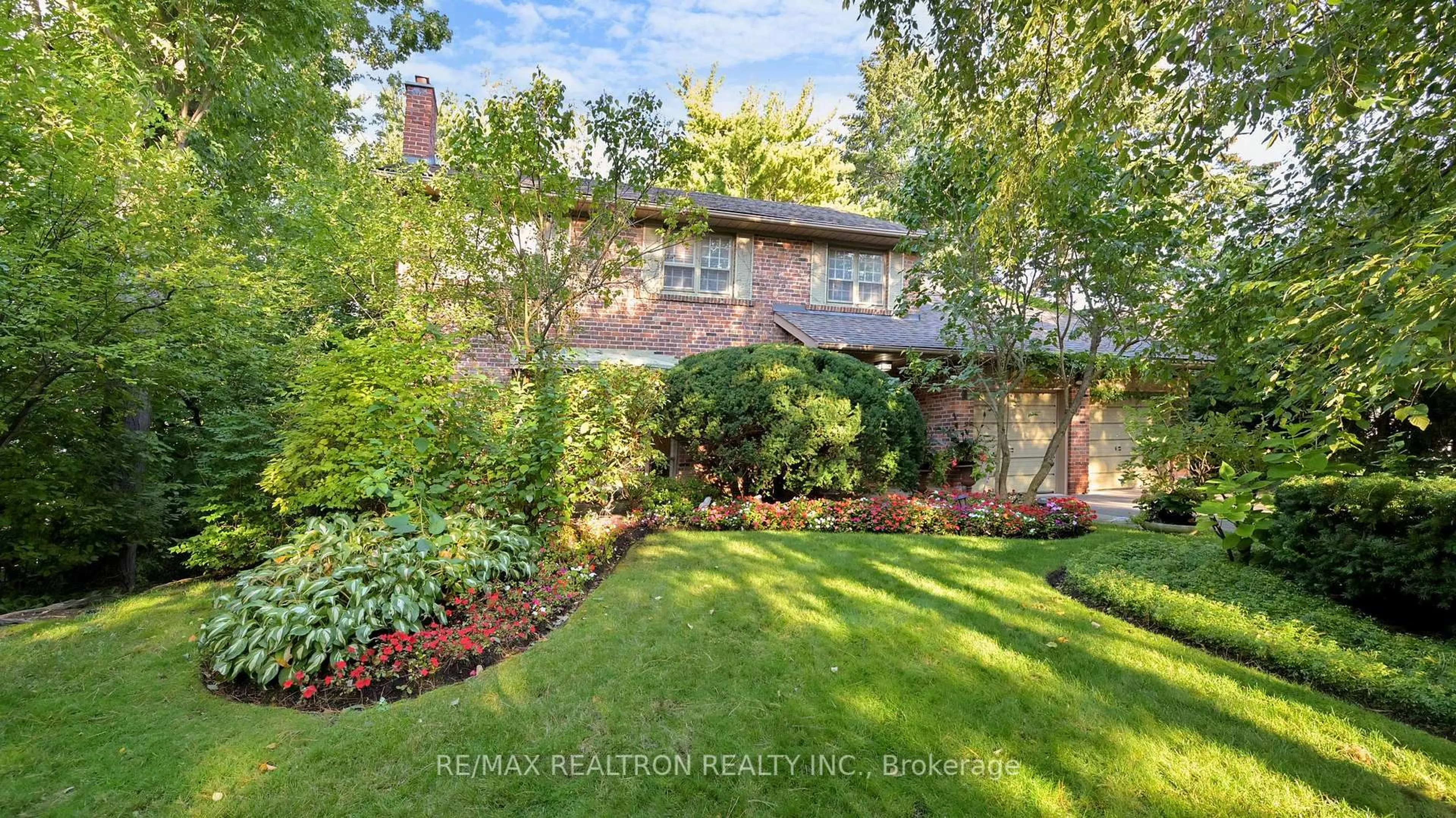 Home with brick exterior material, street for 1 Vyner Rd, Toronto Ontario M2L 2N3