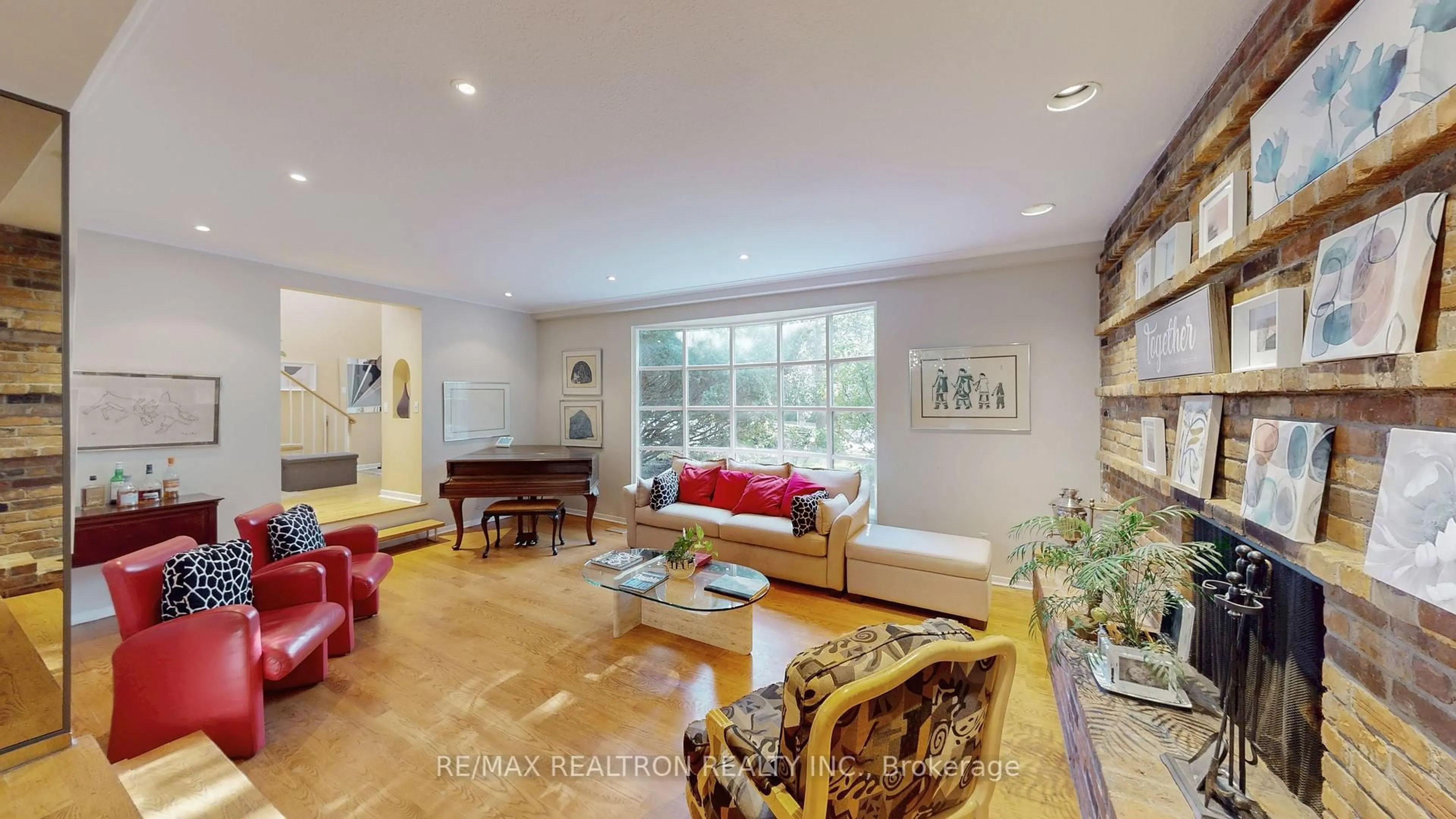 Living room with furniture, unknown for 1 Vyner Rd, Toronto Ontario M2L 2N3