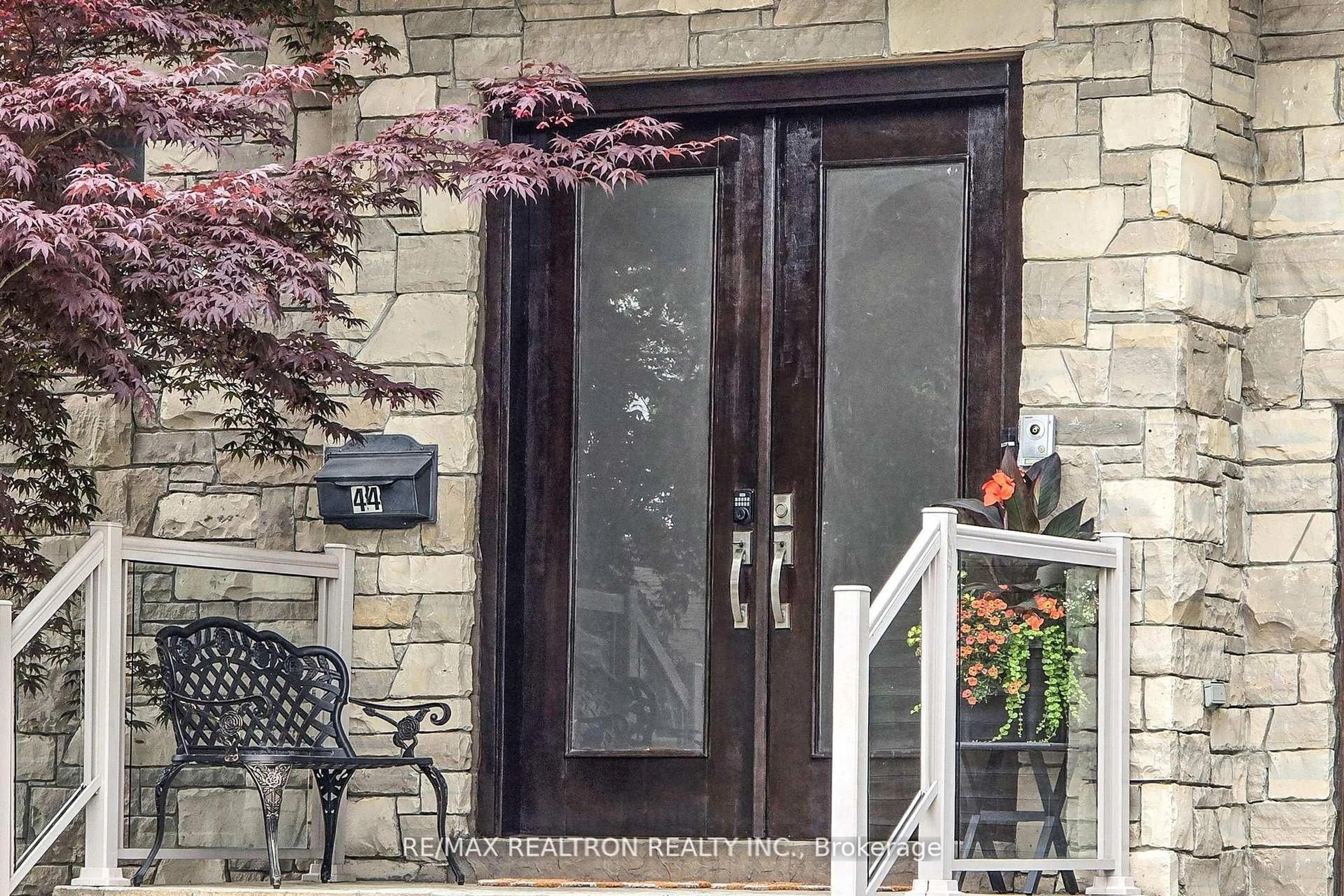Indoor entryway for 44 Tefley Rd, Toronto Ontario M2M 1C7
