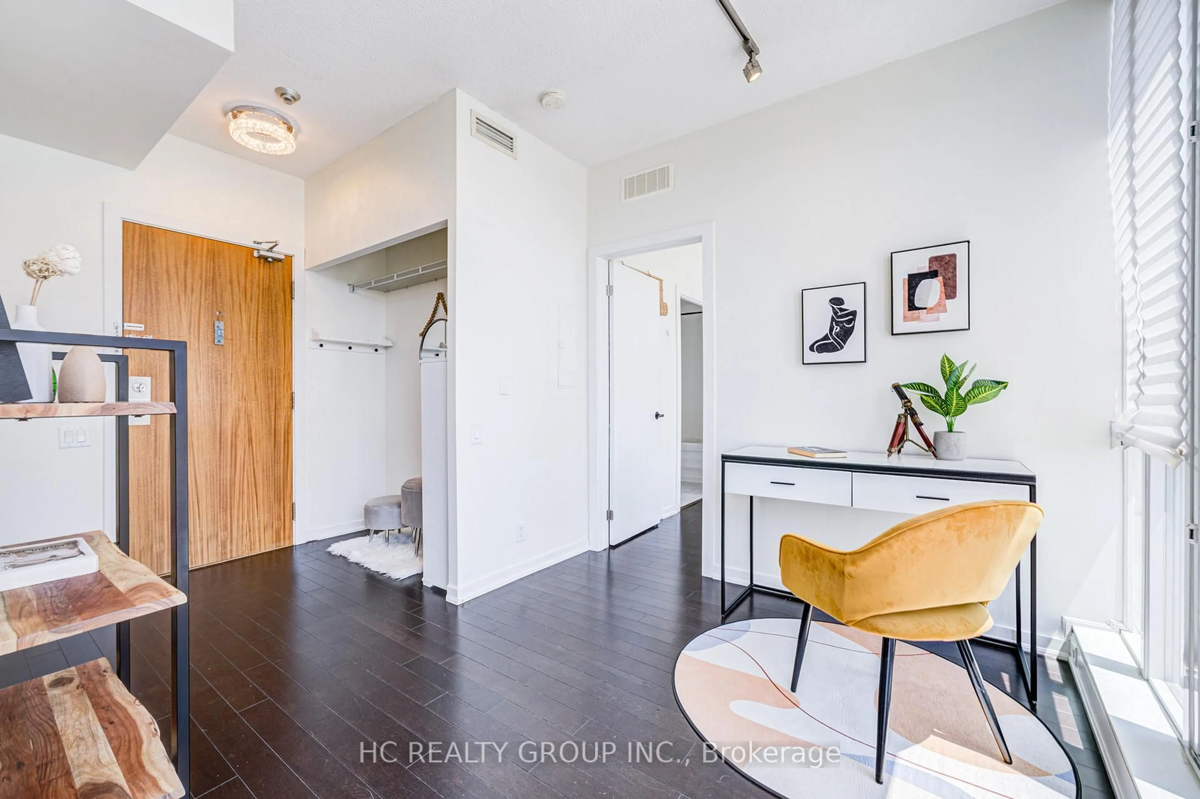 Indoor entryway for 30 Canterbury Pl #503, Toronto Ontario M2N 0B9