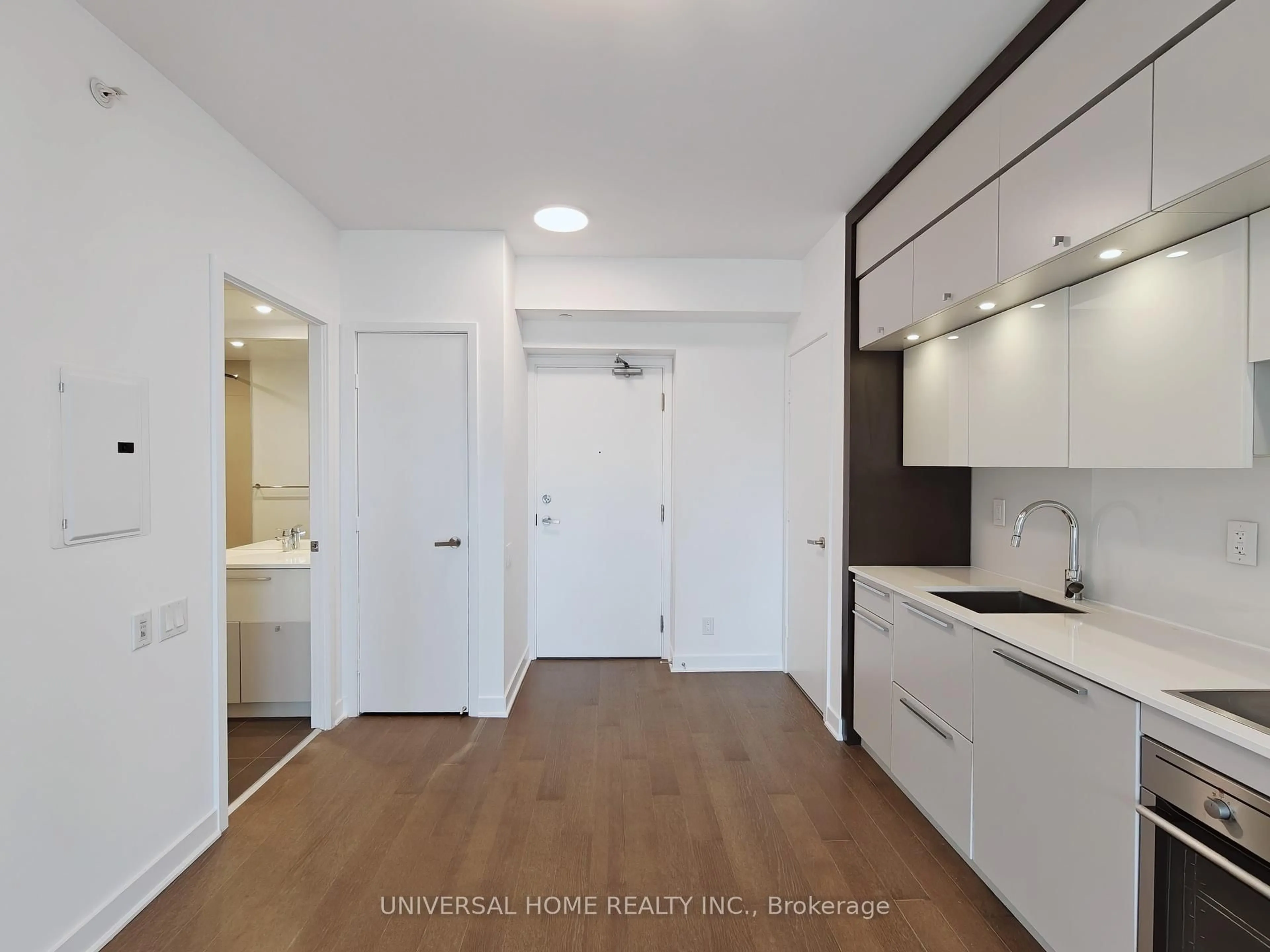 Standard kitchen, unknown for 15 Grenville St #2011, Toronto Ontario M4Y 1A1