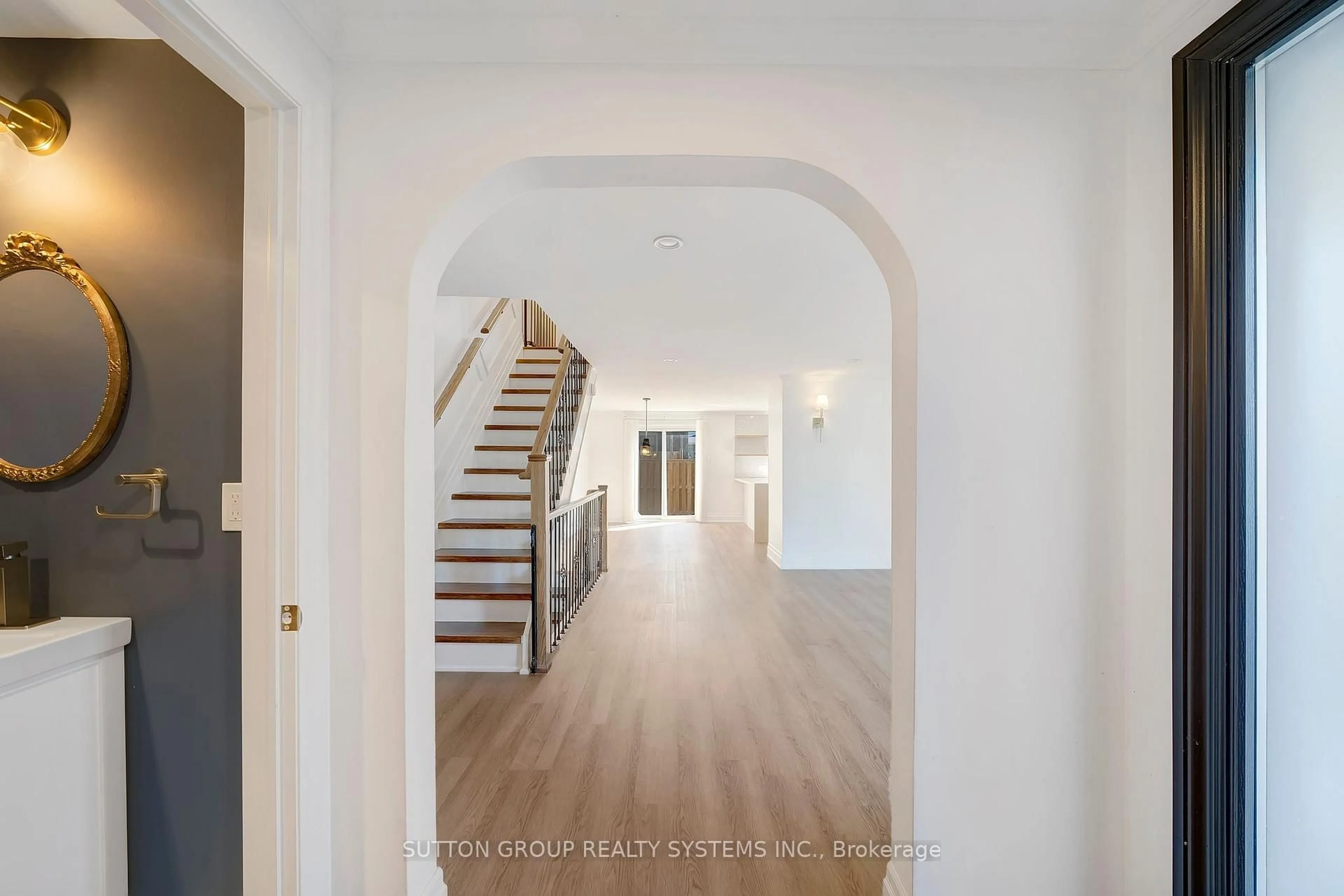 Indoor entryway for 15 Coach Liteway, Toronto Ontario M2R 3J8