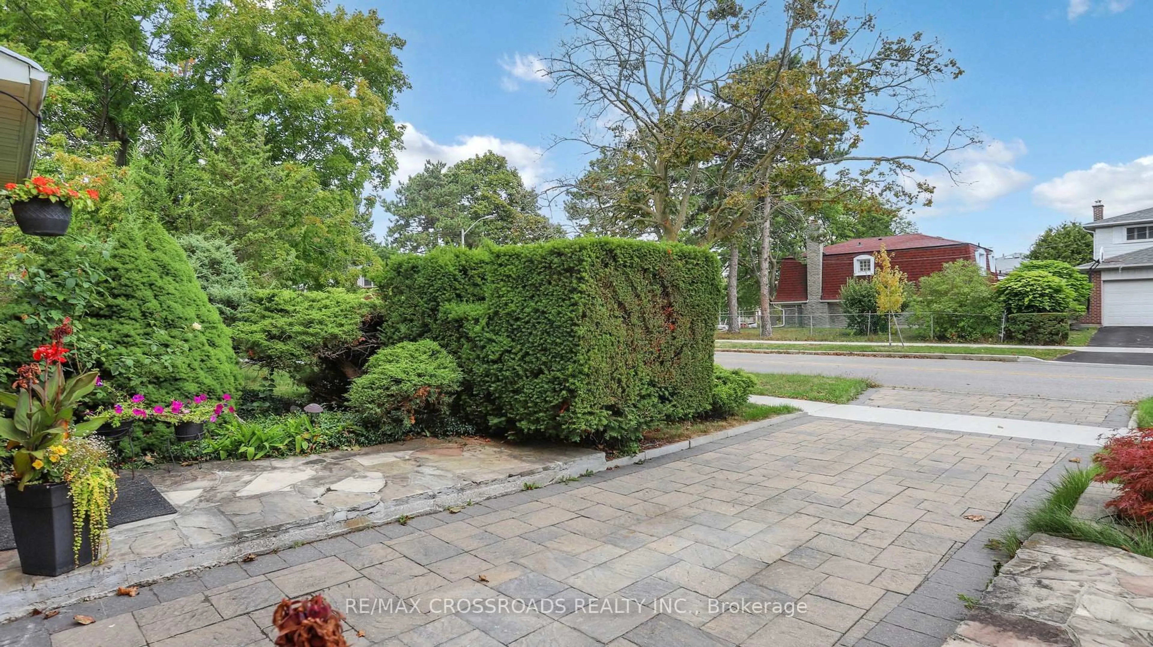 Patio, street for 218 Kingslake Rd, Toronto Ontario M2J 3G8