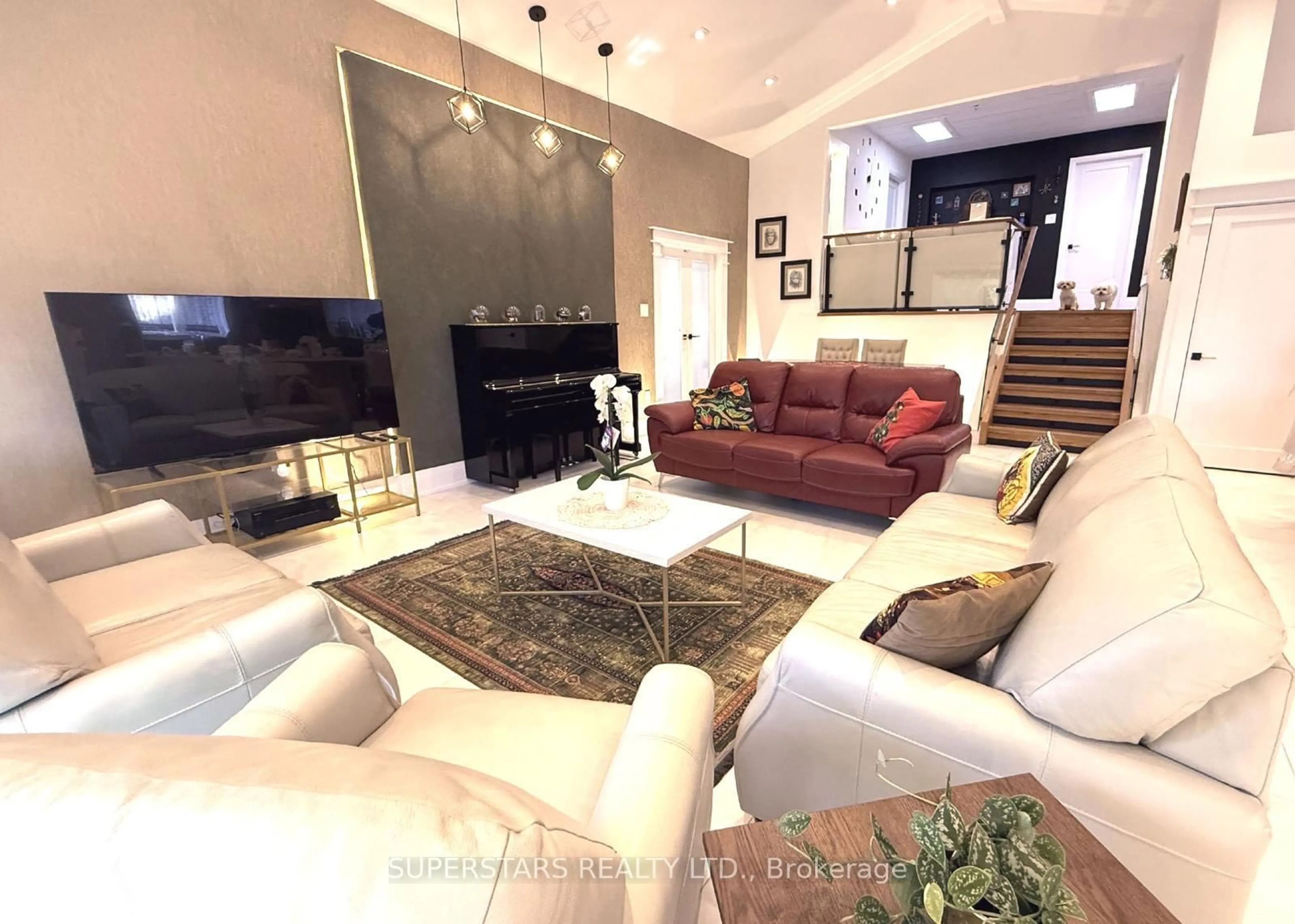Living room with furniture, unknown for 55 Rockford Rd, Toronto Ontario M2R 3A6