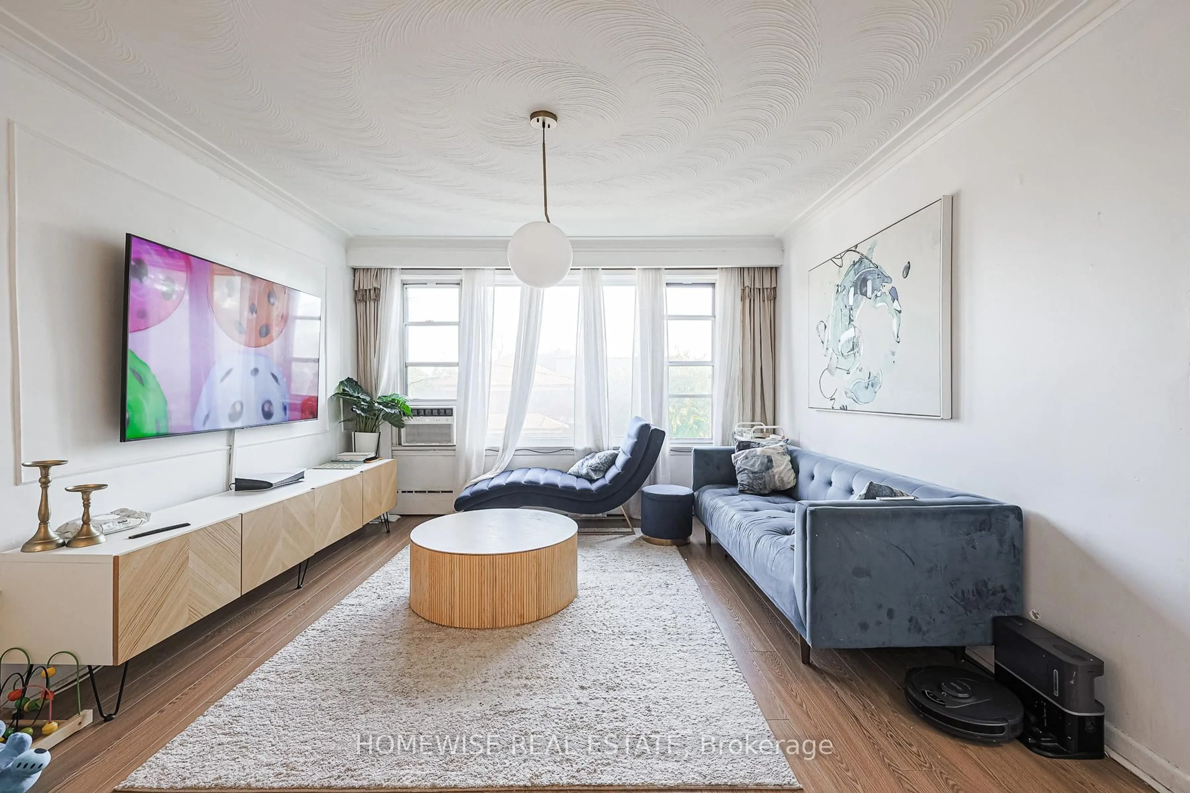 Living room with furniture, unknown for 4 Lanark Ave, Toronto Ontario M6C 2B3