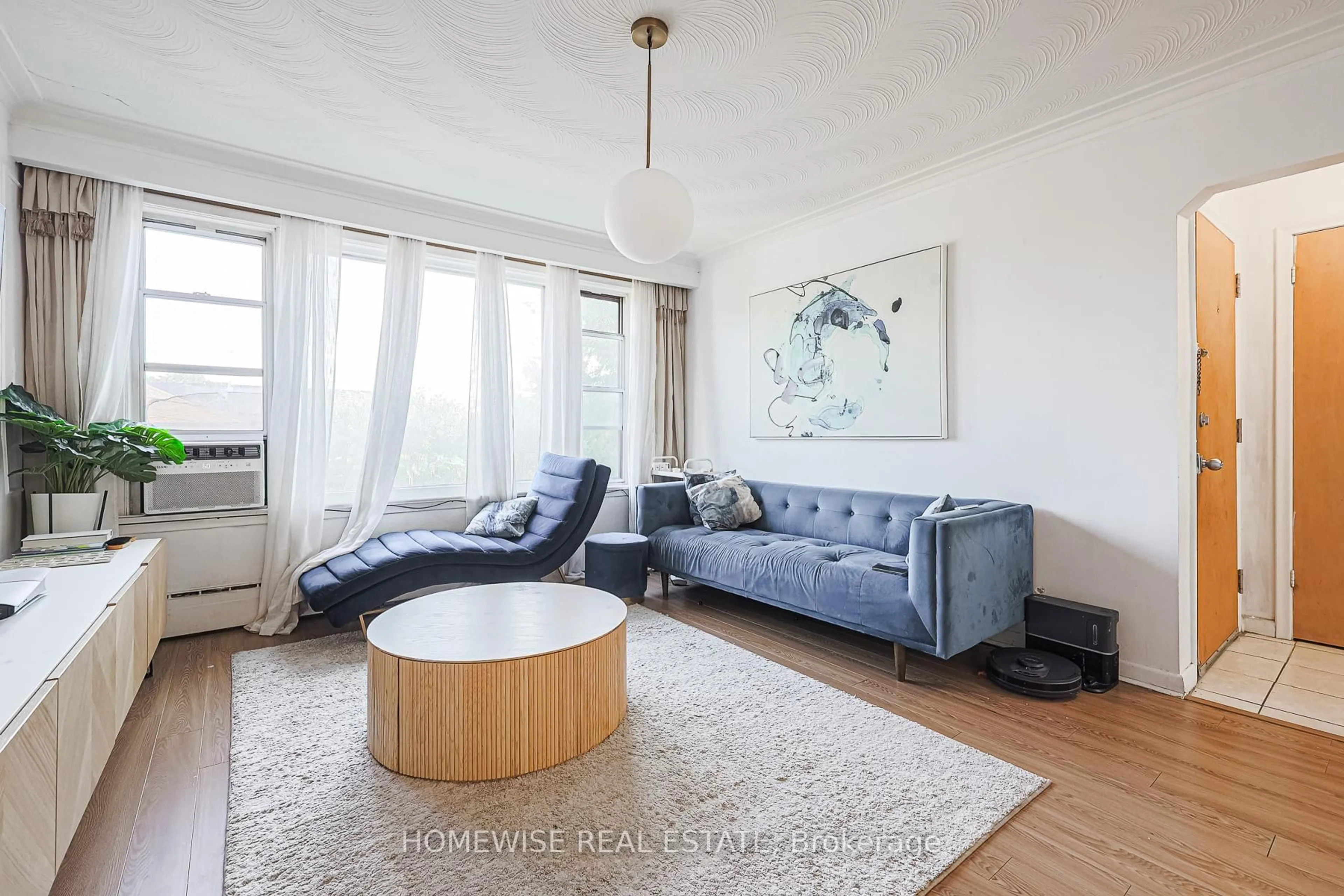 Living room with furniture, unknown for 4 Lanark Ave, Toronto Ontario M6C 2B3
