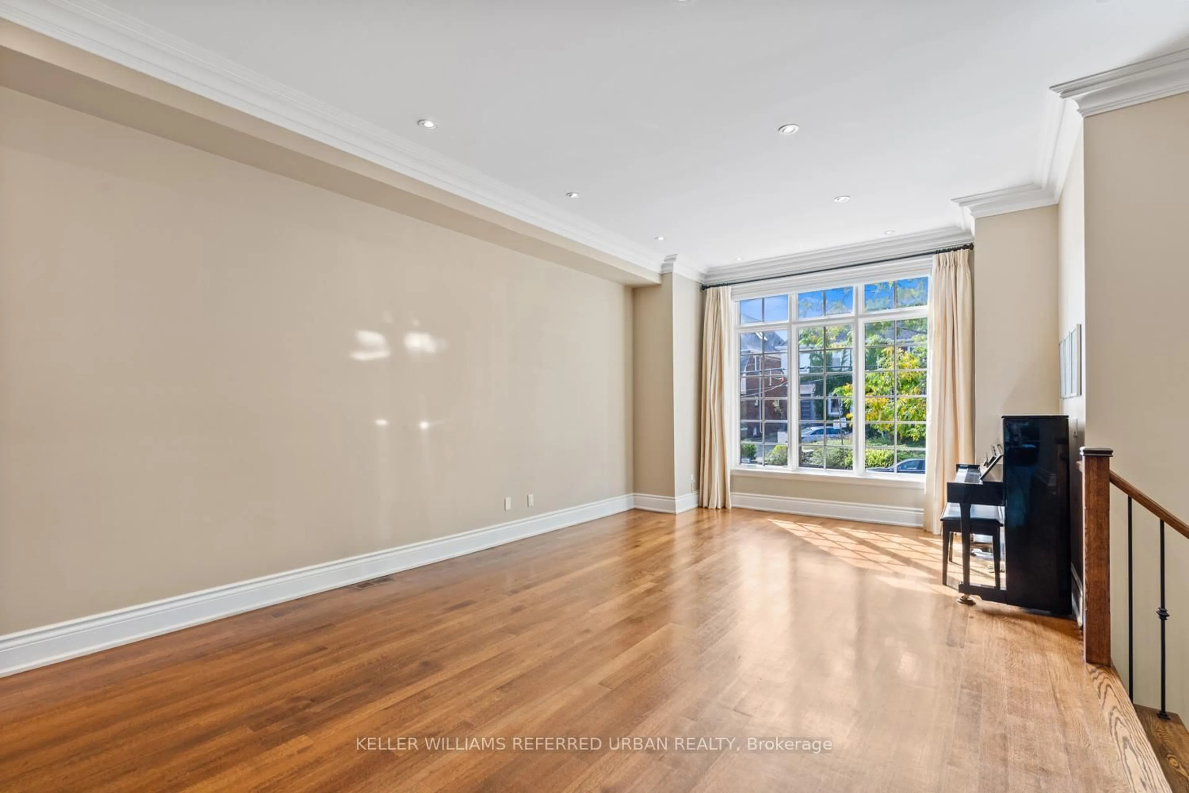 A pic of a room for 177A Highbourne Rd, Toronto Ontario M5P 2J8