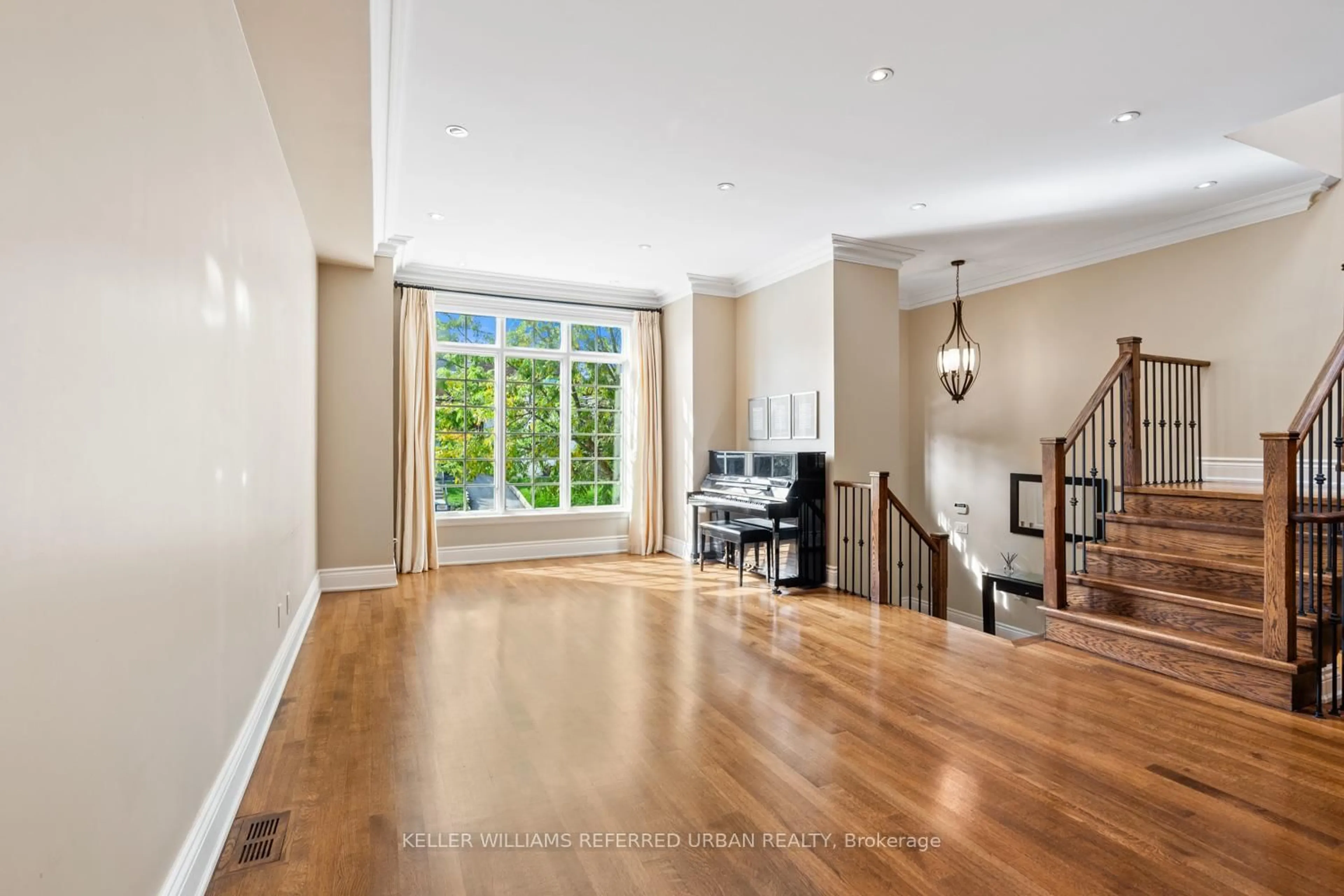 Unknown for 177A Highbourne Rd, Toronto Ontario M5P 2J8