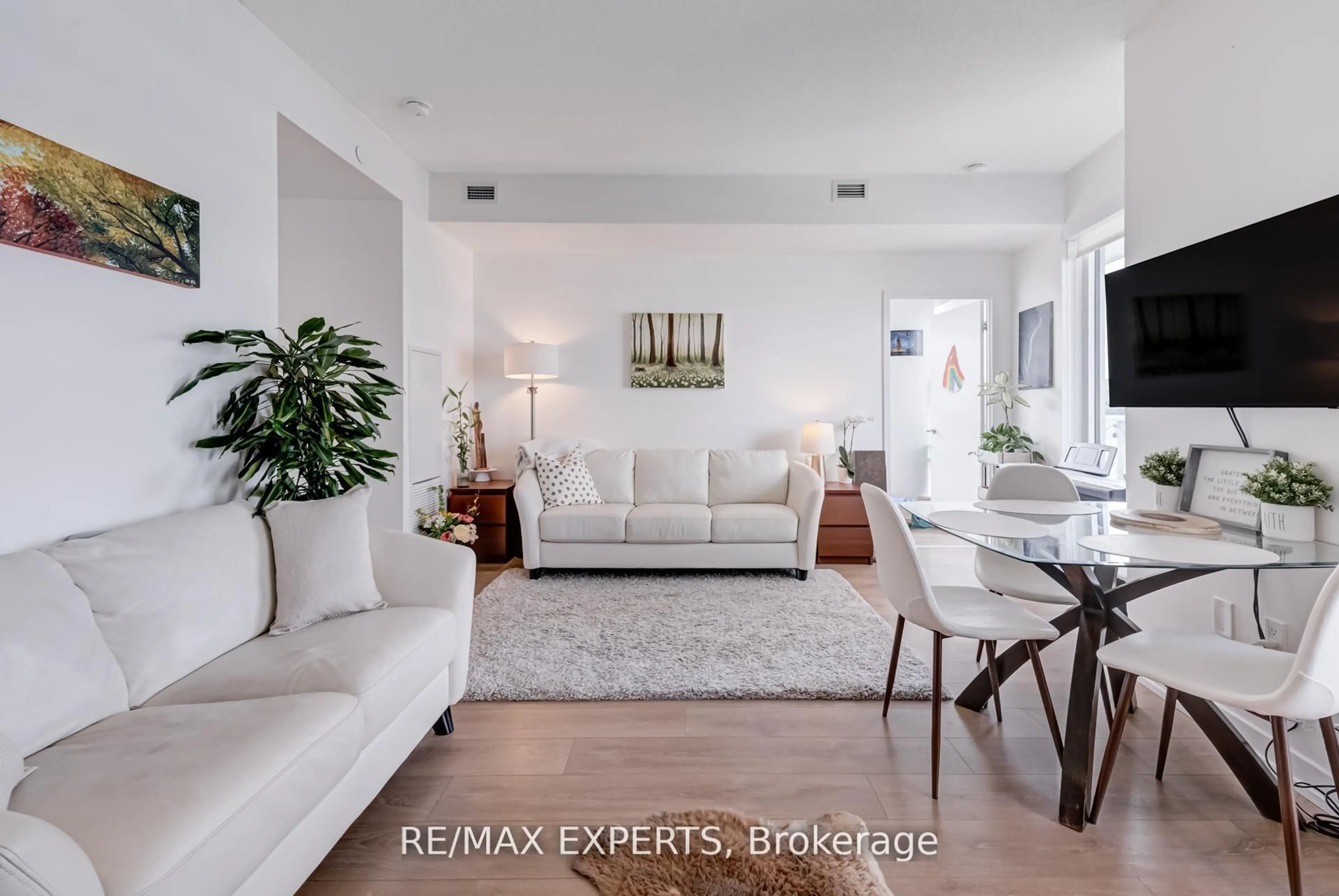Living room with furniture, unknown for 117 McMahon Dr #503, Toronto Ontario M2K 0E4