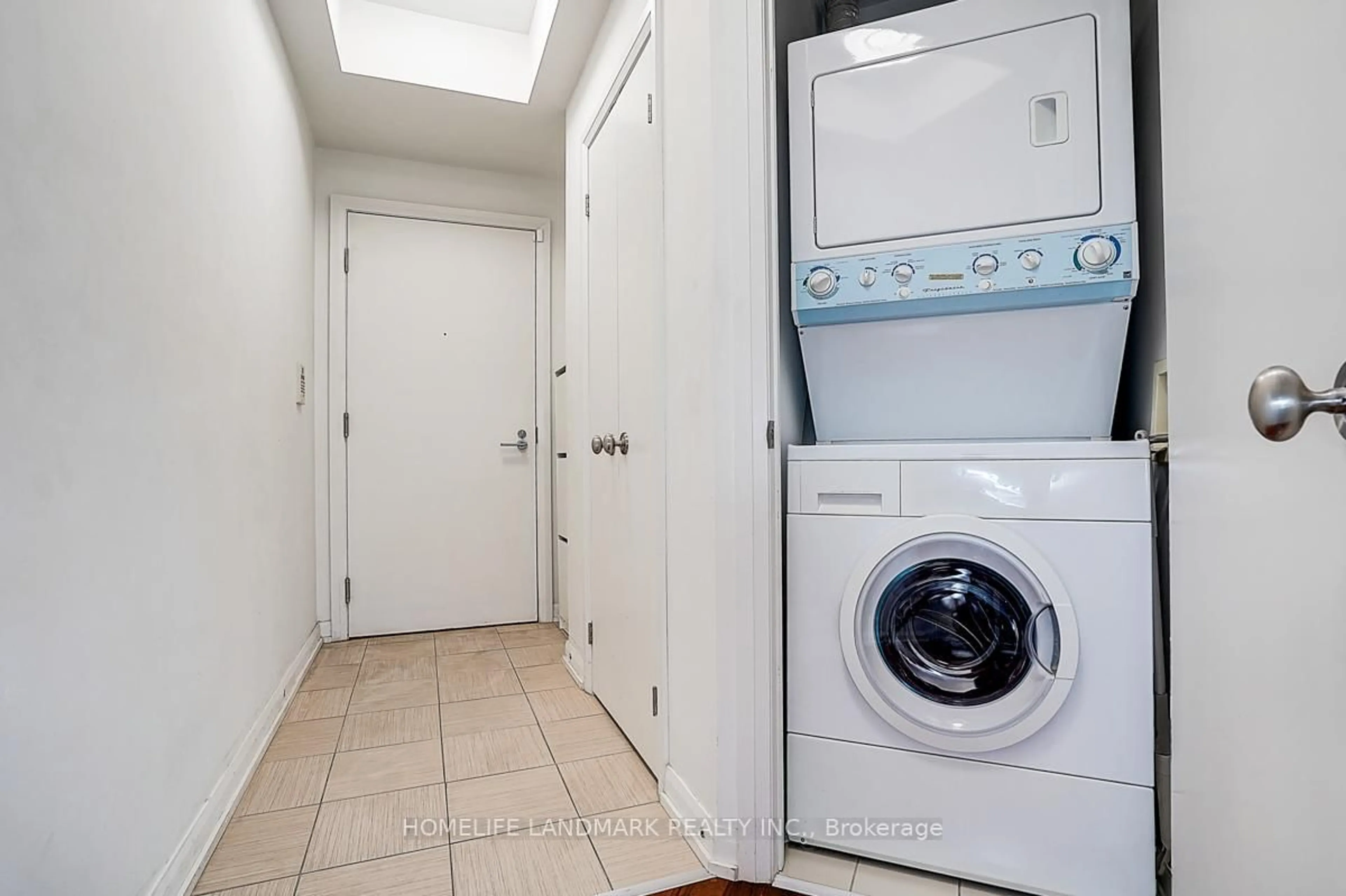 Laundry room for 111 Elizabeth St #1711, Toronto Ontario M5G 1P7