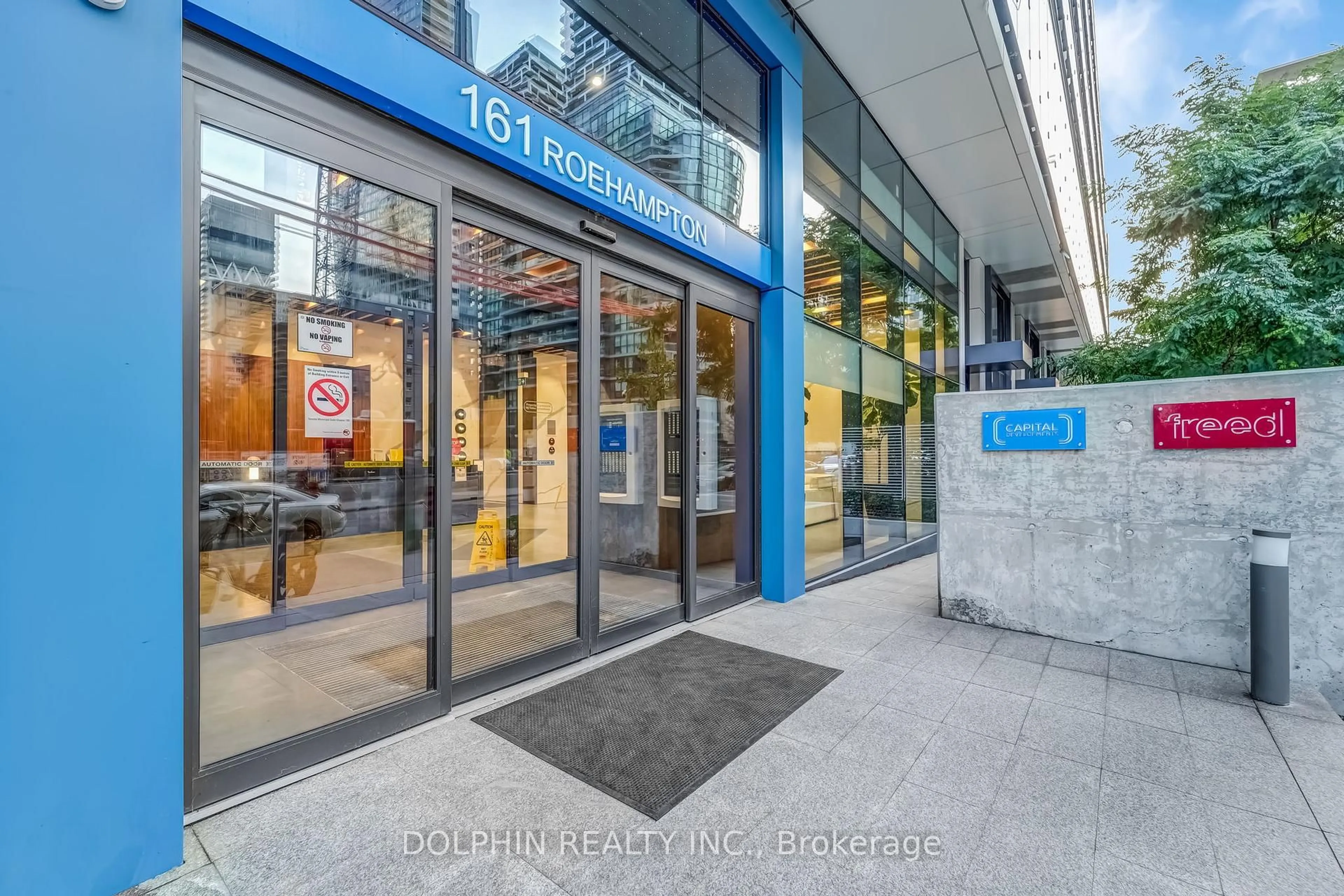 Indoor foyer for 161 Roehampton Ave #1007, Toronto Ontario M4P 1P9