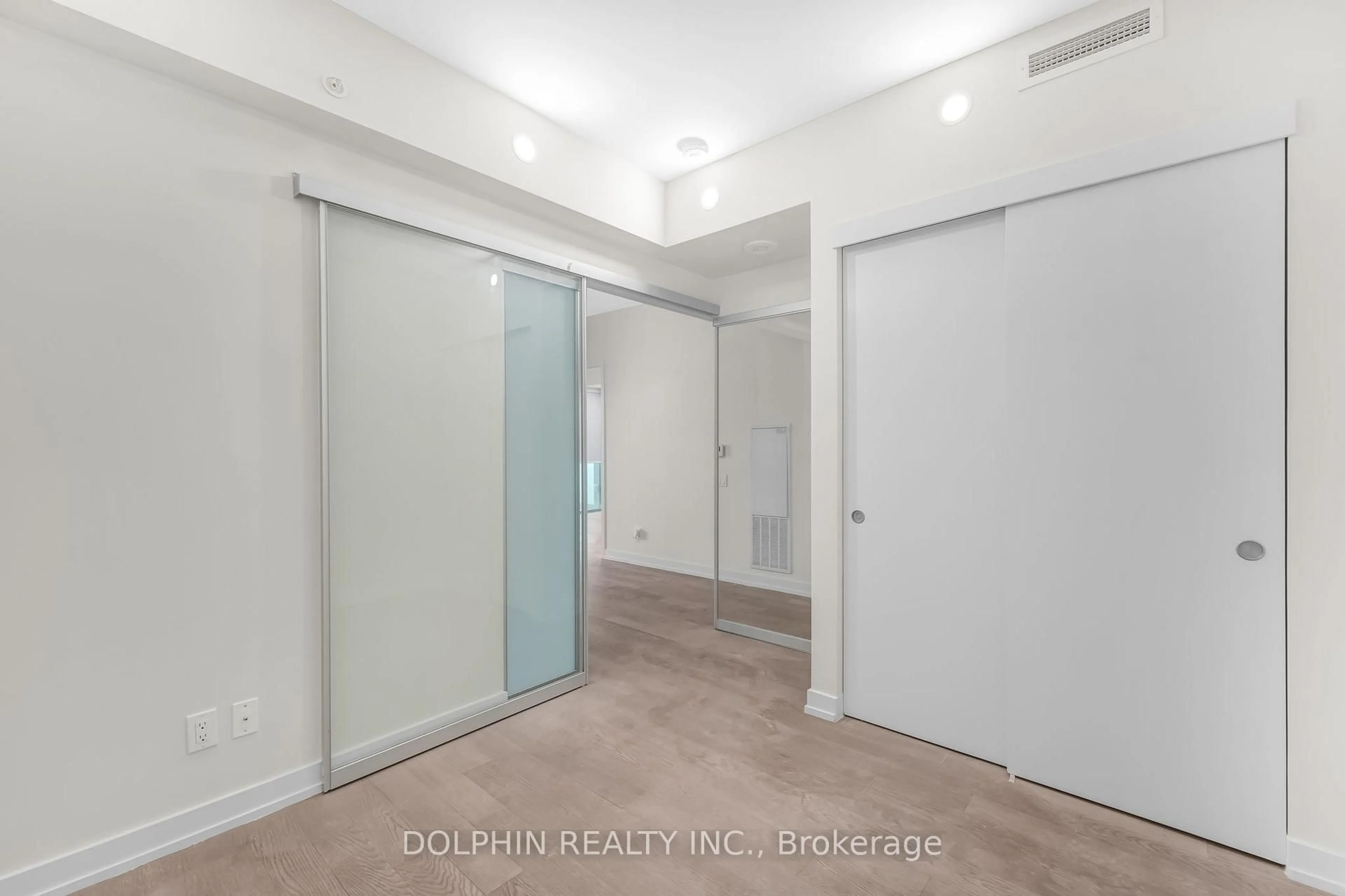 A pic of a room for 161 Roehampton Ave #1007, Toronto Ontario M4P 1P9