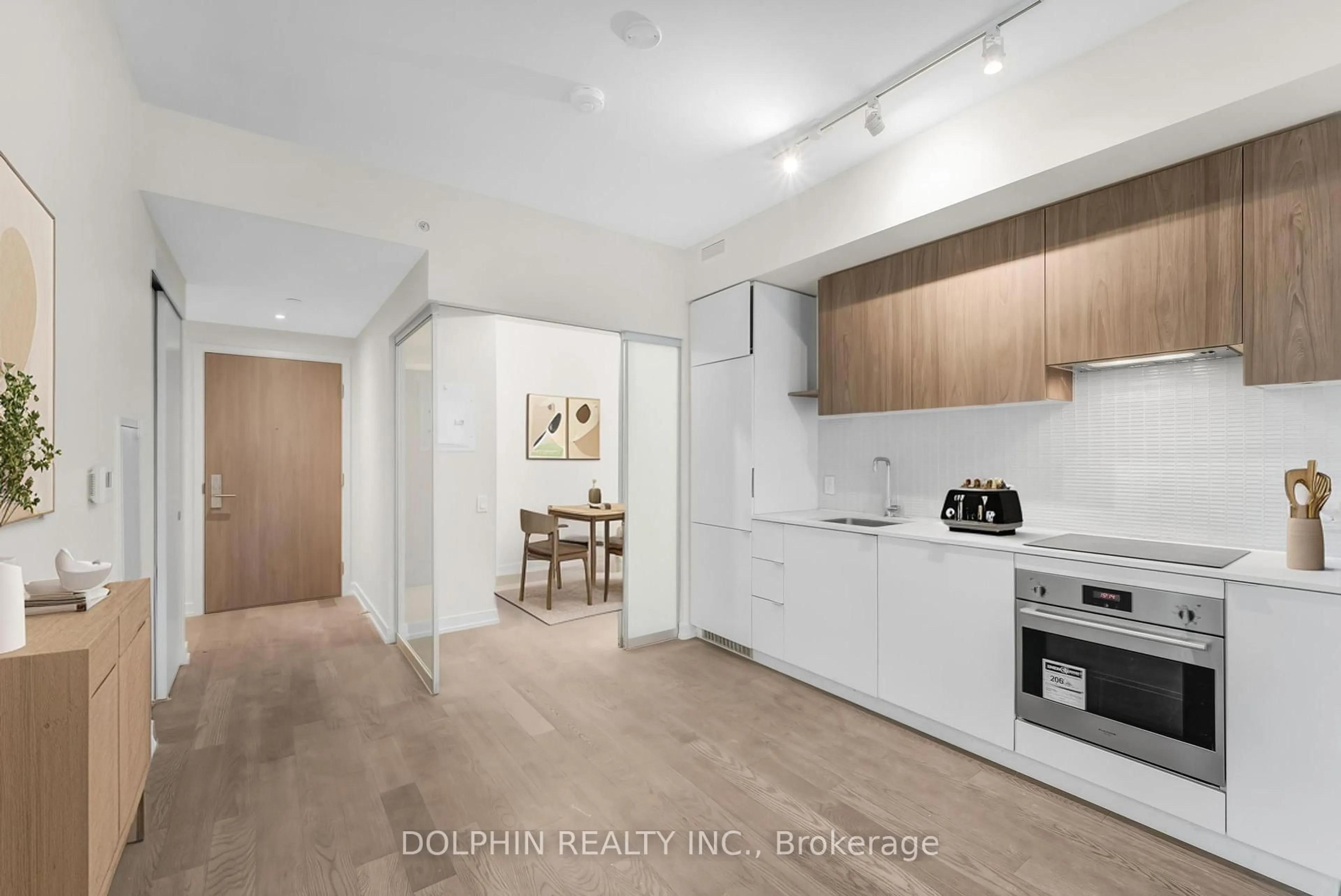 Standard kitchen, unknown for 161 Roehampton Ave #1007, Toronto Ontario M4P 1P9