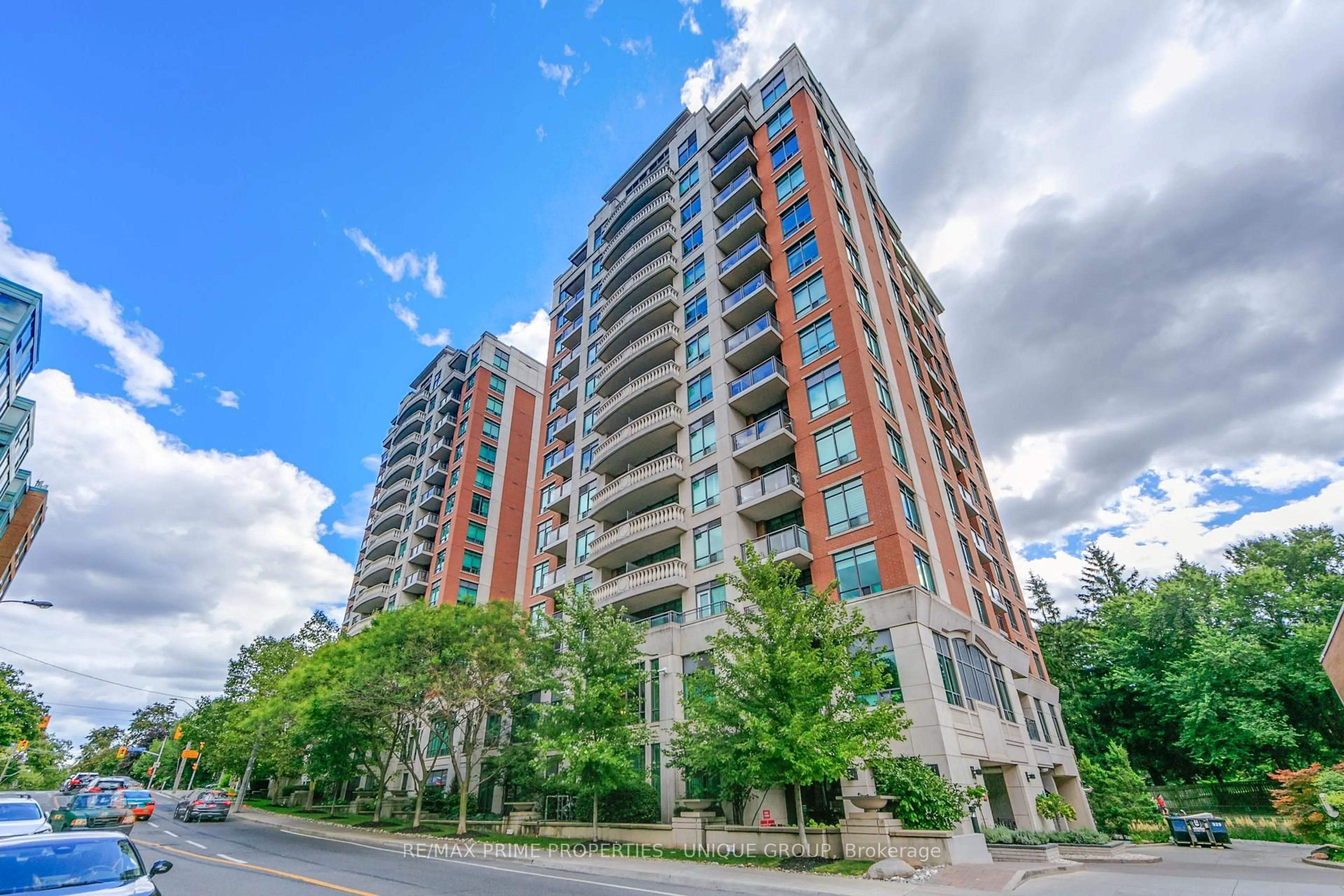A pic from outside/outdoor area/front of a property/back of a property/a pic from drone, building for 319 Merton St #904, Toronto Ontario M4S 1A5
