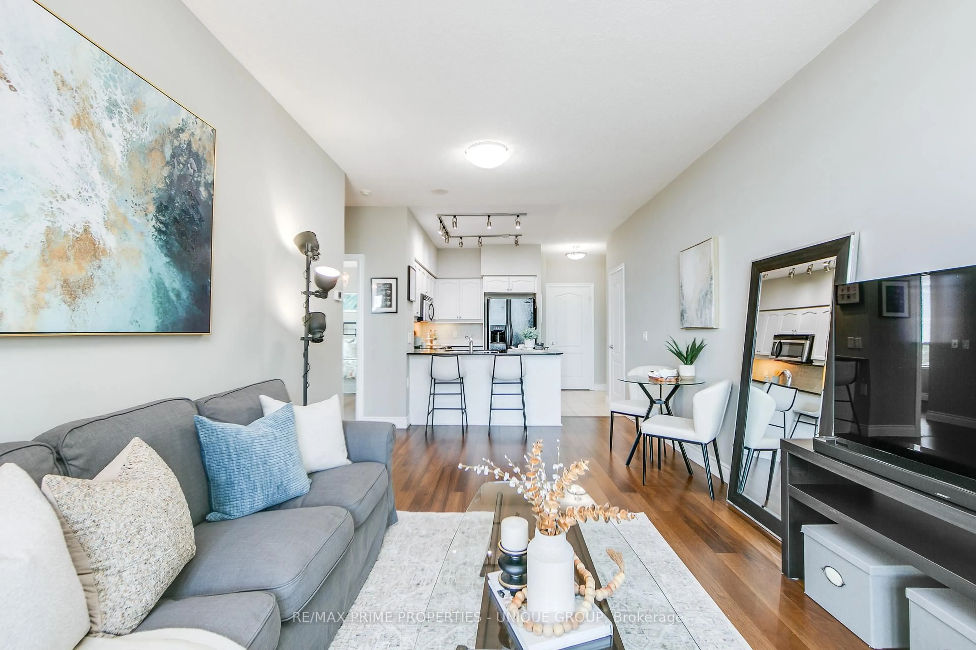 Living room with furniture, unknown for 319 Merton St #904, Toronto Ontario M4S 1A5