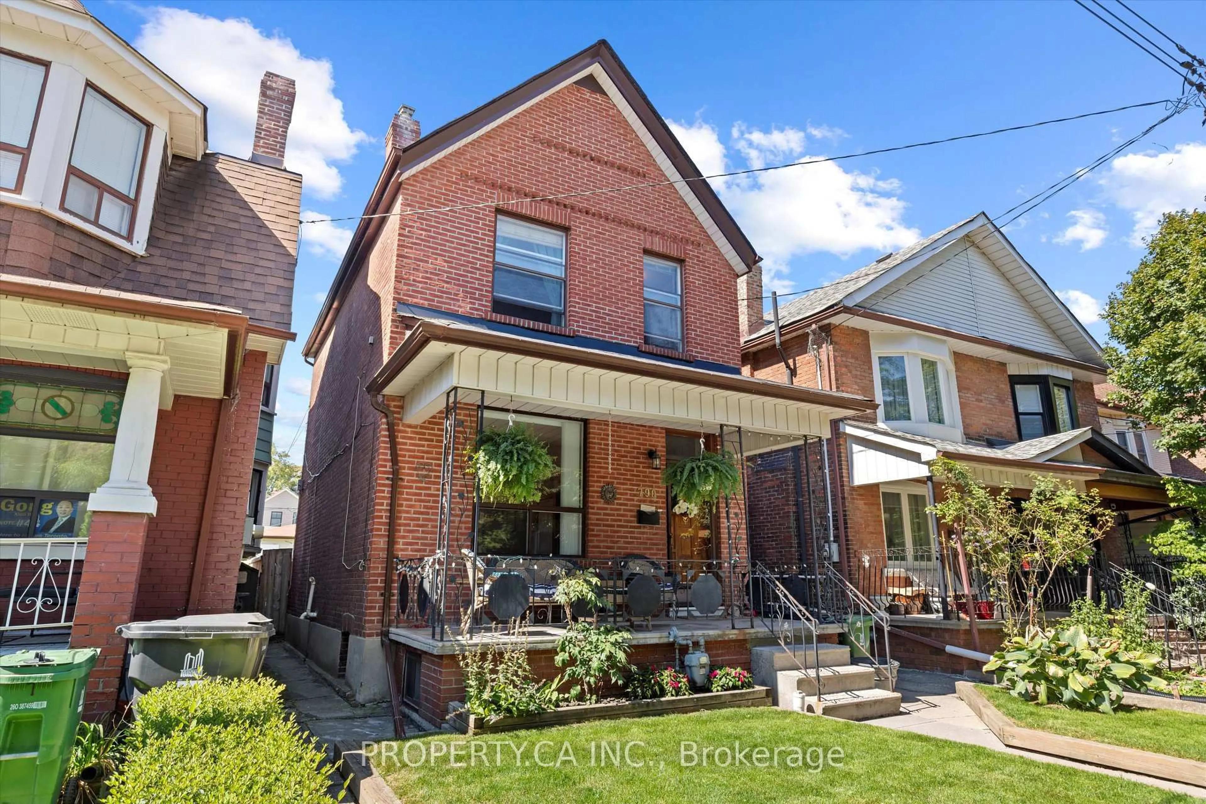 Home with brick exterior material, street for 790 Manning Ave, Toronto Ontario M6G 2W6