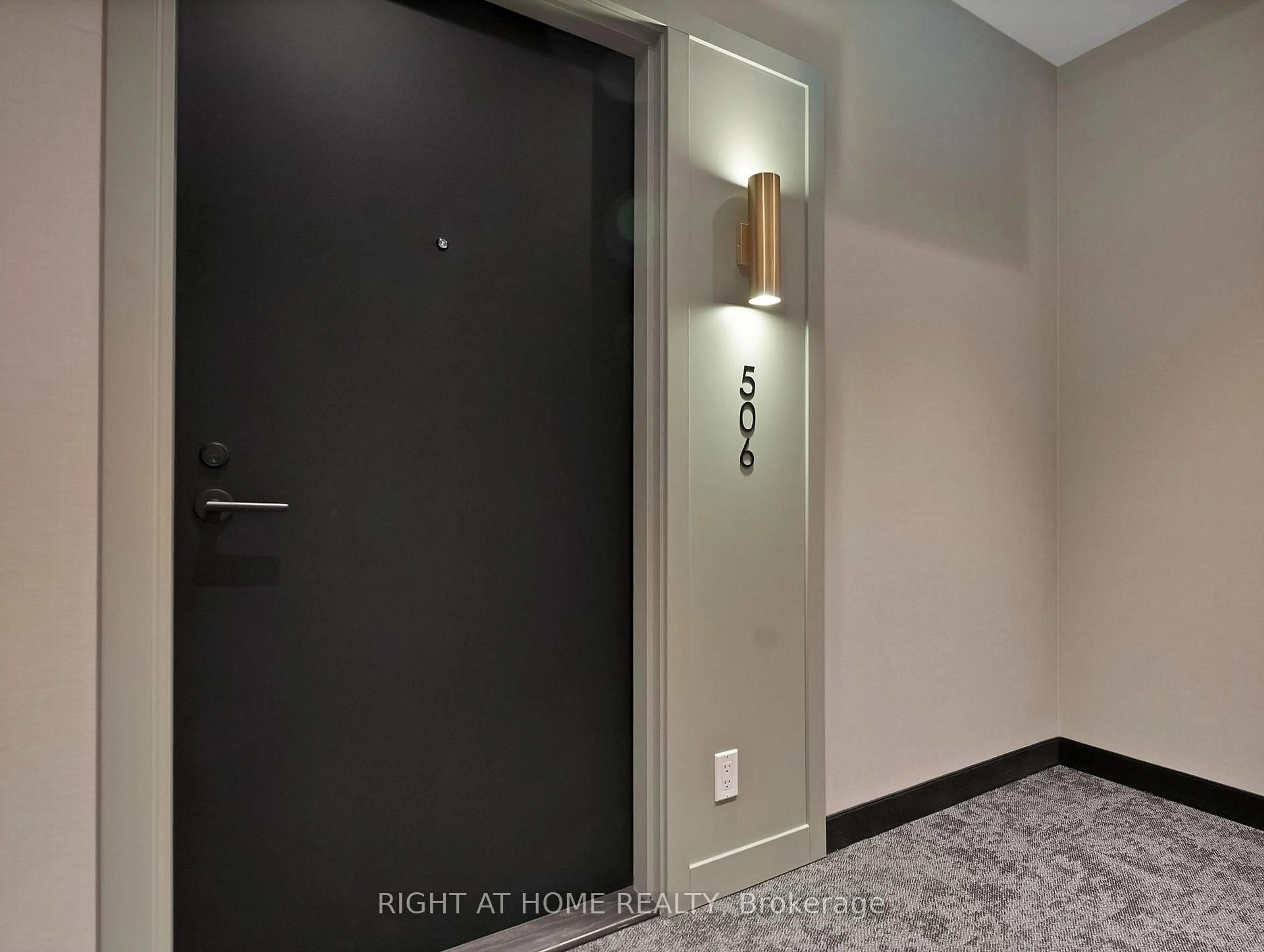 Indoor foyer for 60 Shuter St #506, Toronto Ontario M5B 0B7