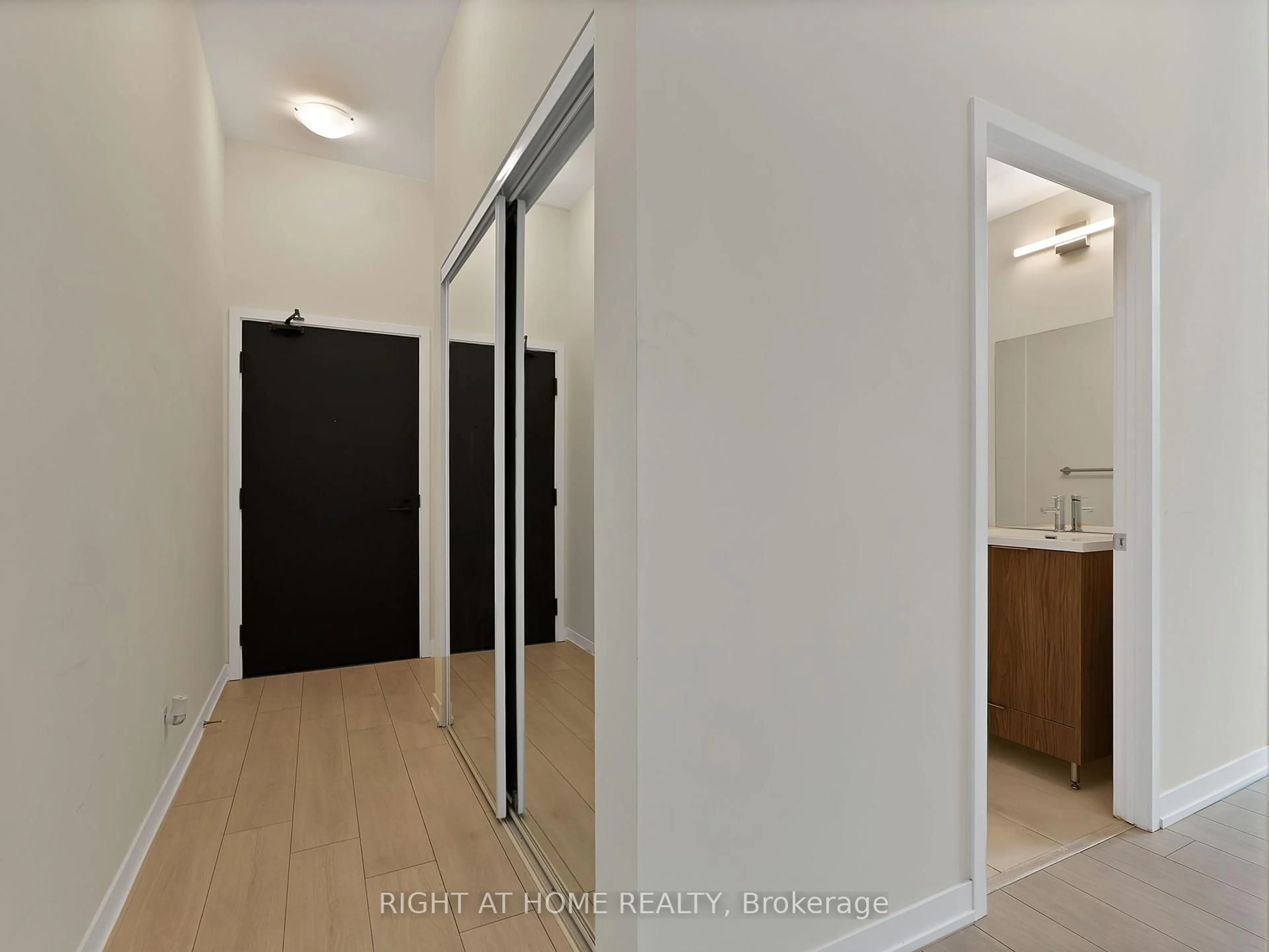 Unknown for 60 Shuter St #506, Toronto Ontario M5B 0B7