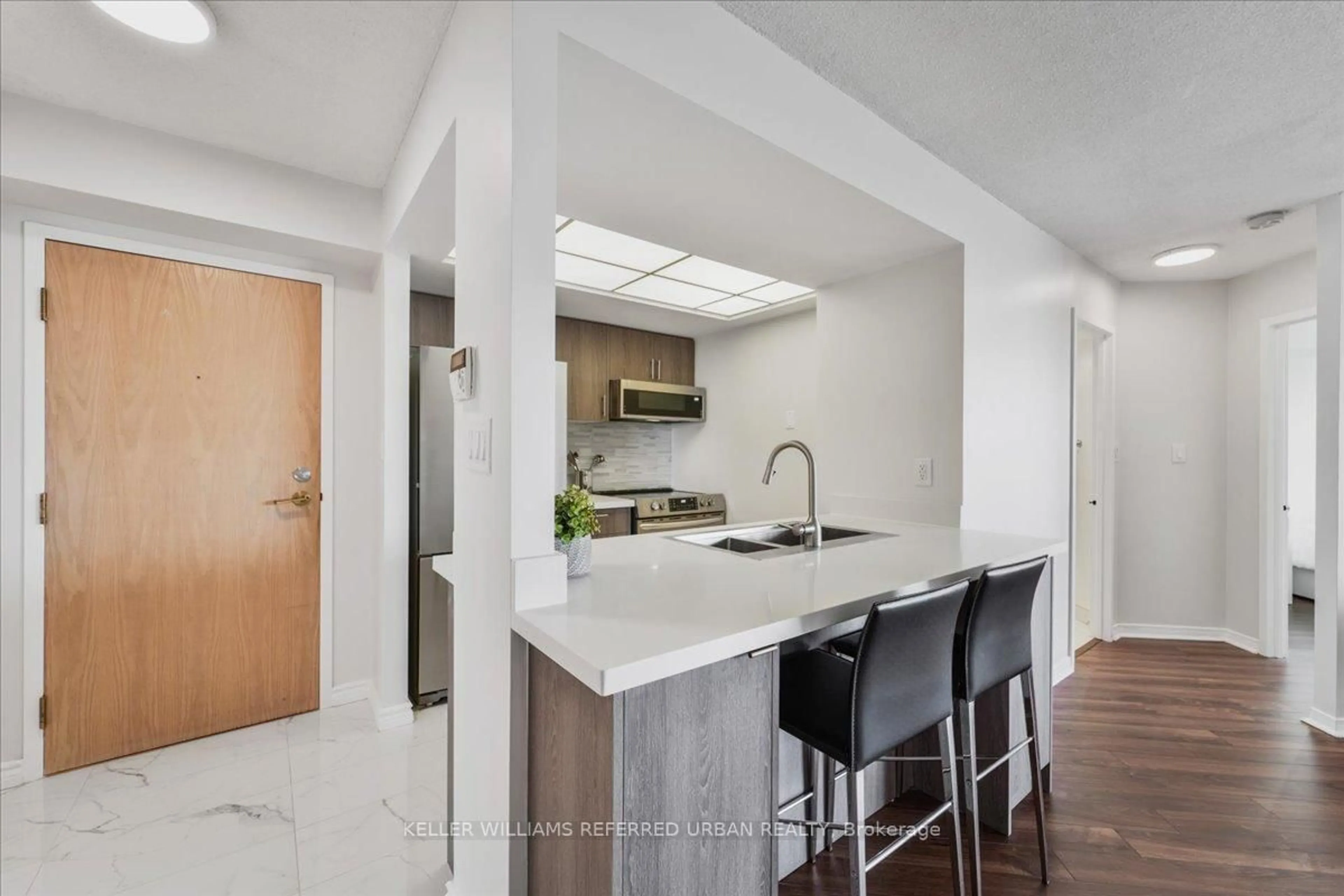 Open concept kitchen, unknown for 5 Concorde Pl #710, Toronto Ontario M3C 3M8