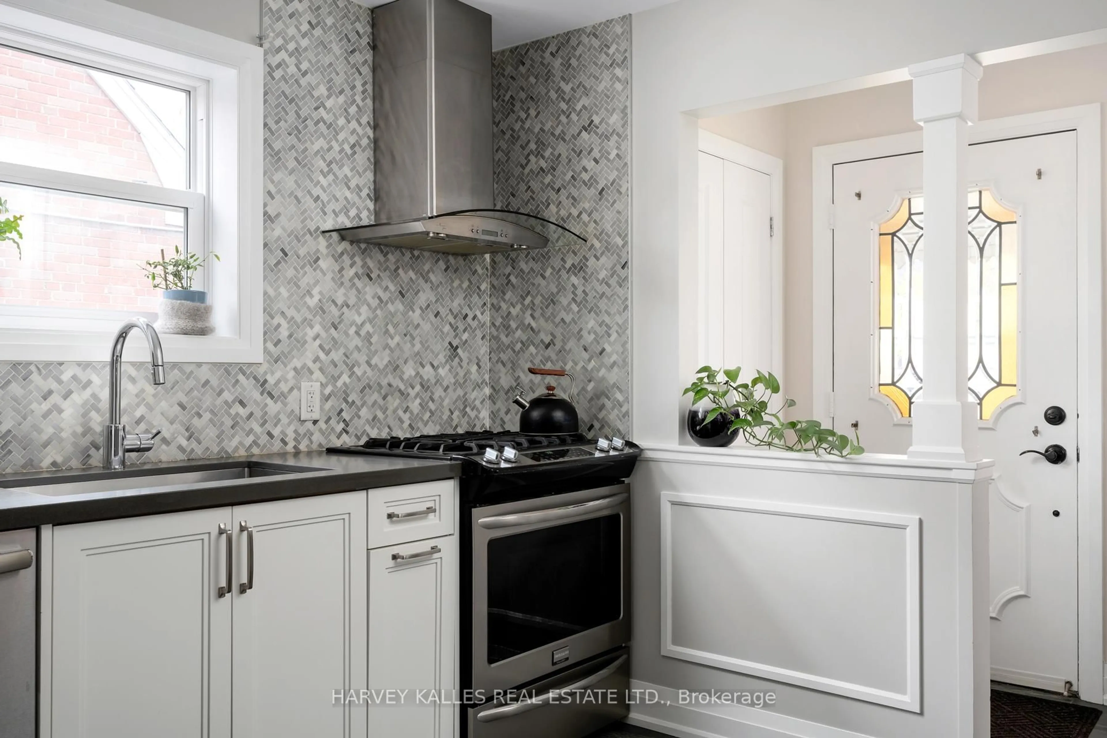 Contemporary kitchen, ceramic/tile floor for 89 Charleswood Dr, Toronto Ontario M3H 1X5