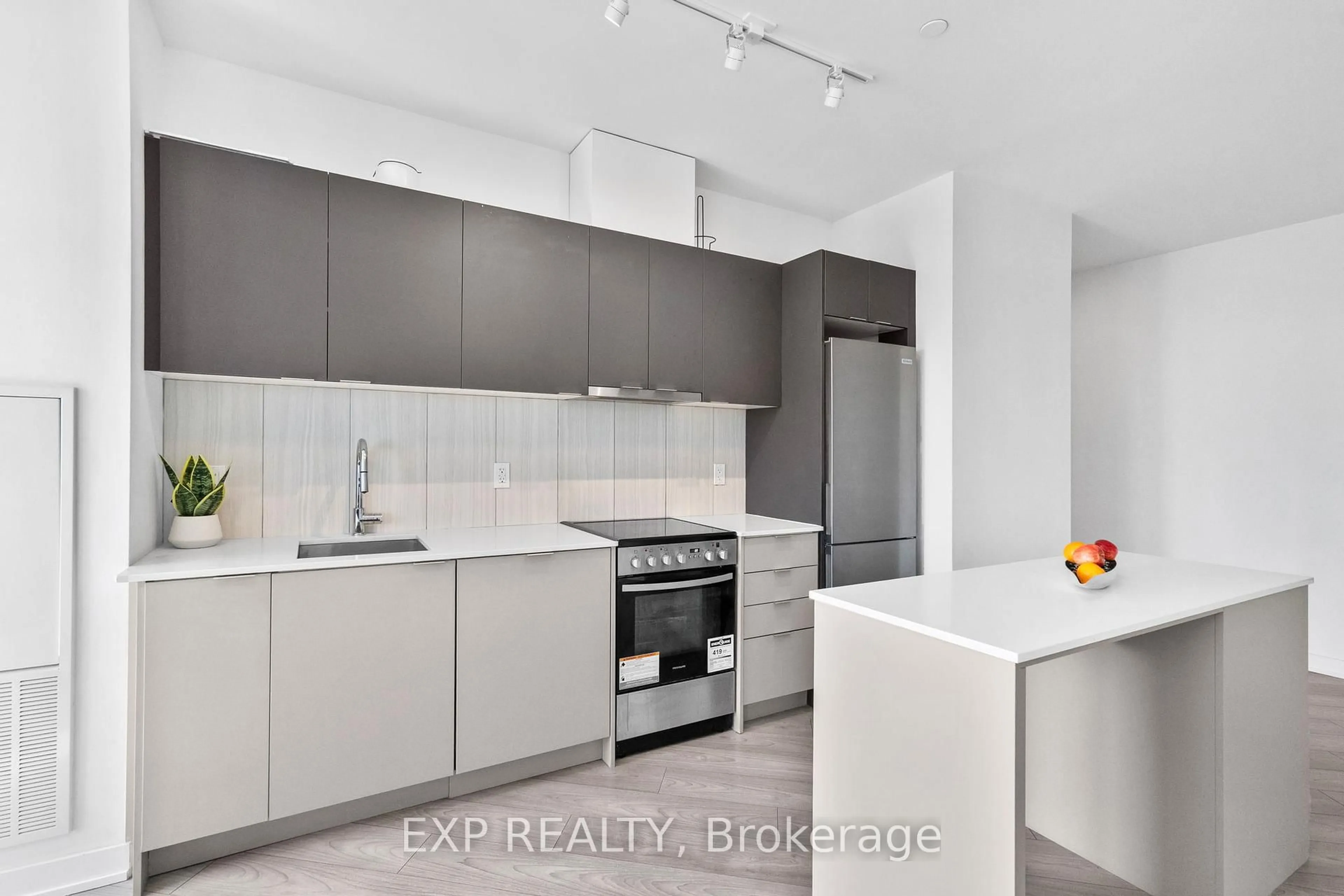 Unknown for 8 TIPPETT Rd #1605, Toronto Ontario M3H 0E7