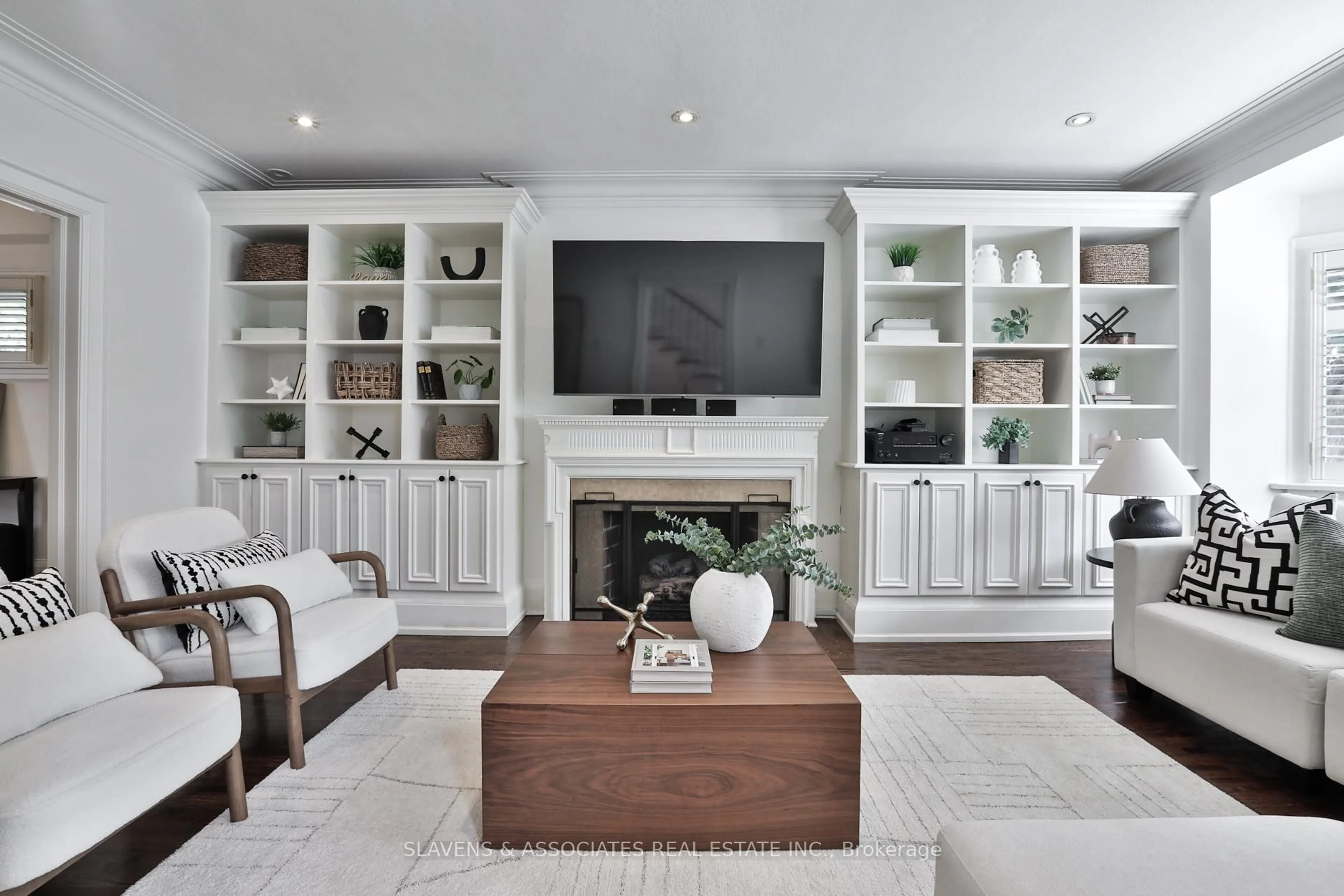 Living room with furniture, unknown for 205 Strathearn Rd, Toronto Ontario M6C 1S5