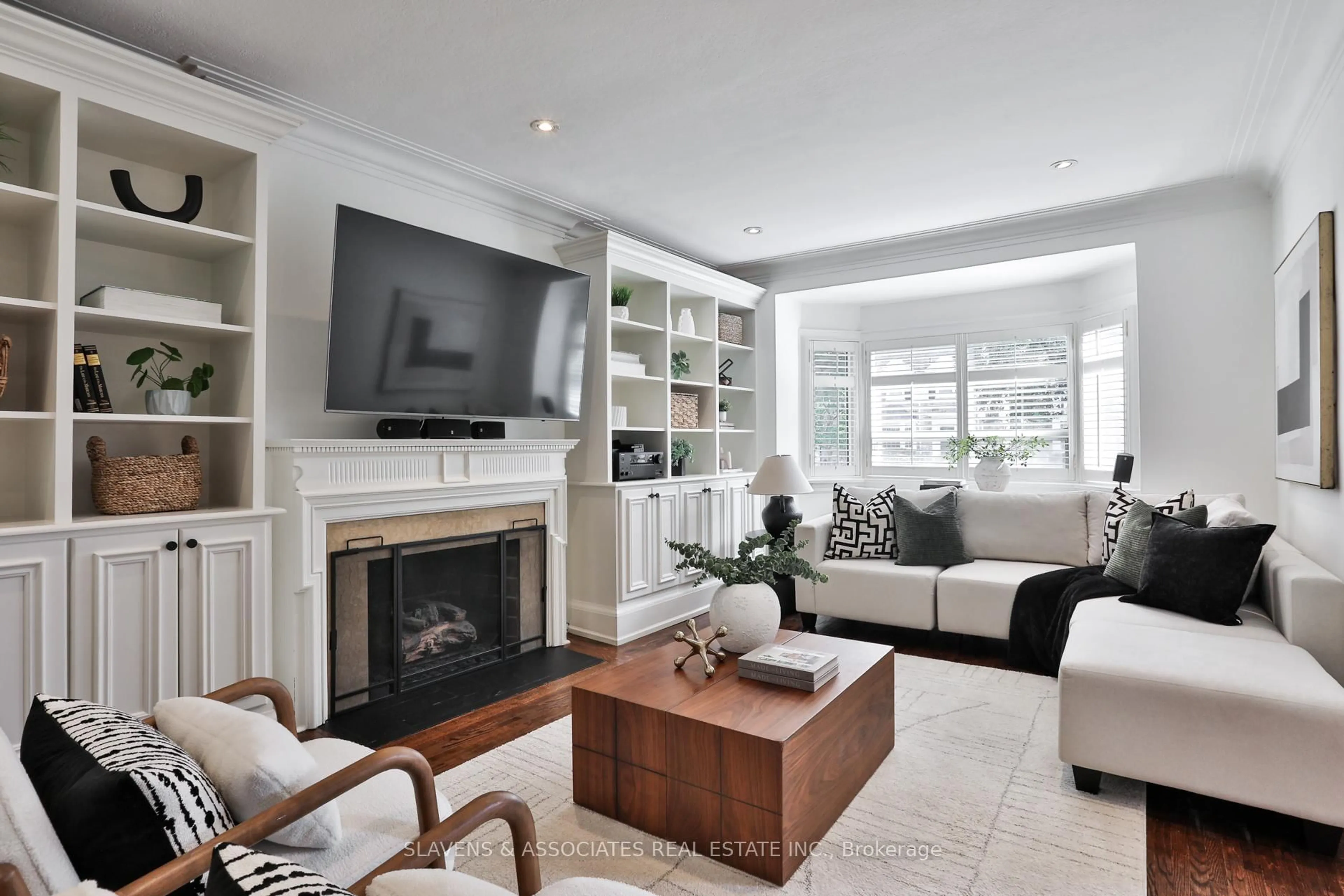 Living room with furniture, unknown for 205 Strathearn Rd, Toronto Ontario M6C 1S5
