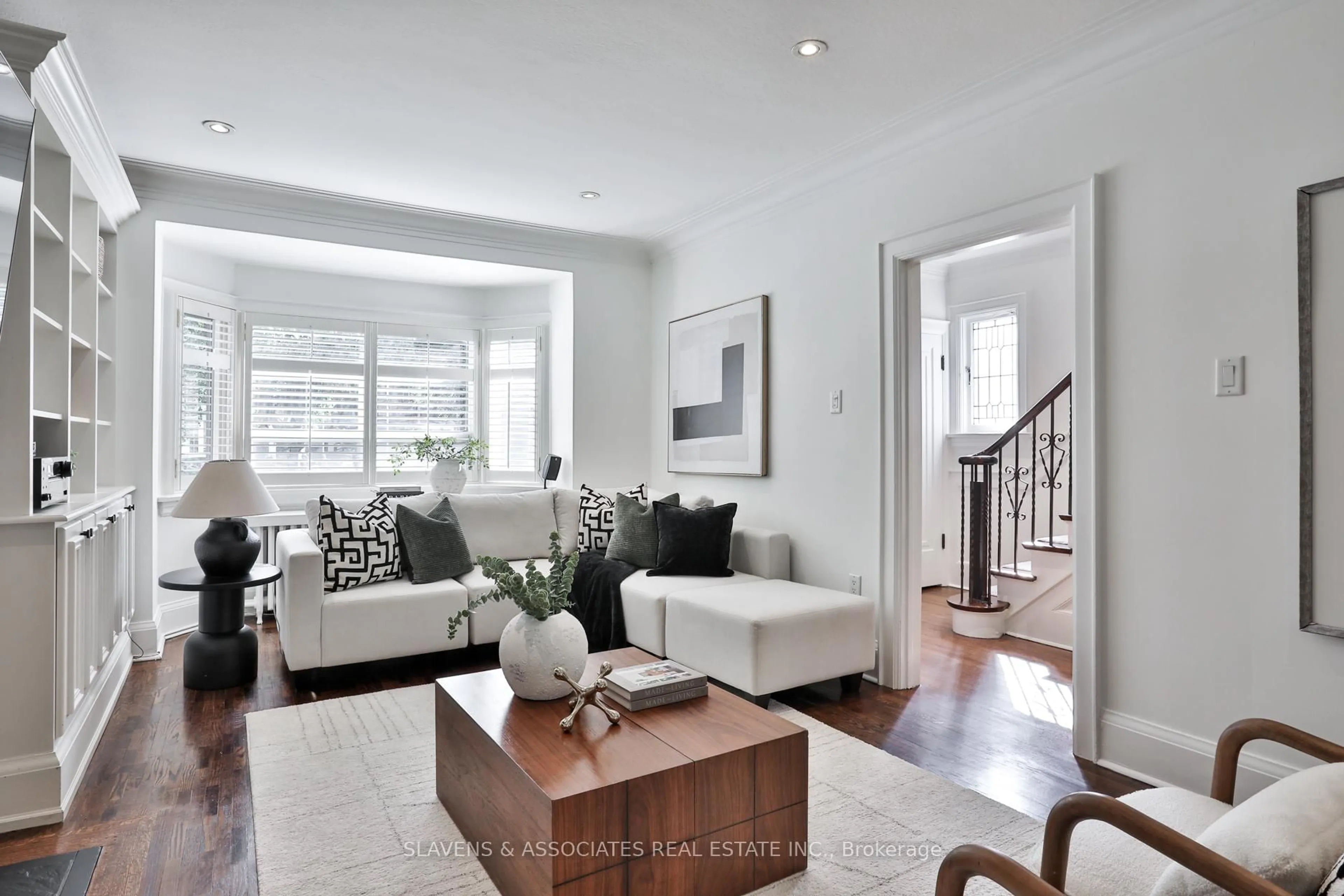 Living room with furniture, unknown for 205 Strathearn Rd, Toronto Ontario M6C 1S5