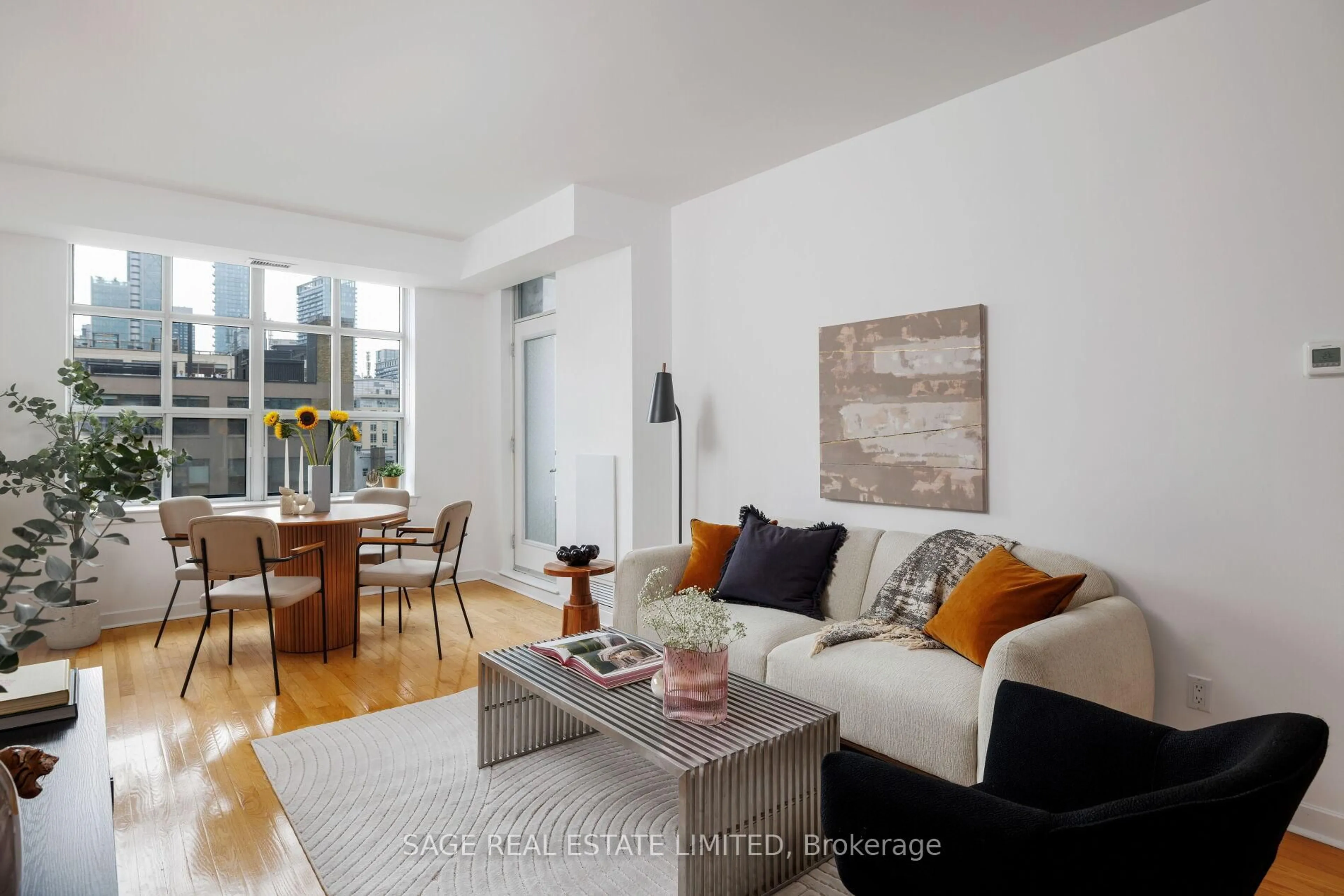 Living room with furniture, wood/laminate floor for 438 Richmond St #816, Toronto Ontario M5V 3S6