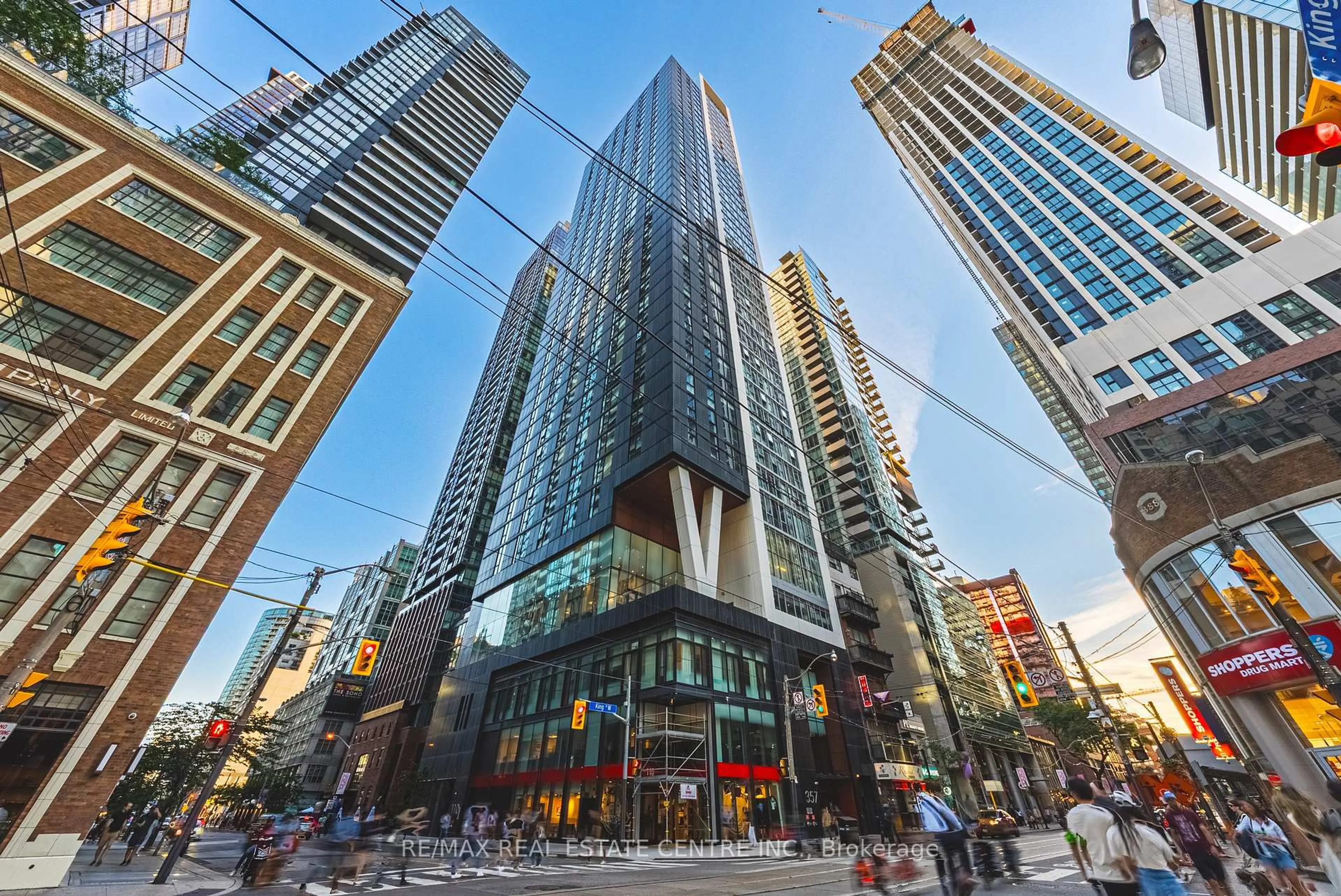 Patio, street for 357 King St #3307, Toronto Ontario M5V 0S7