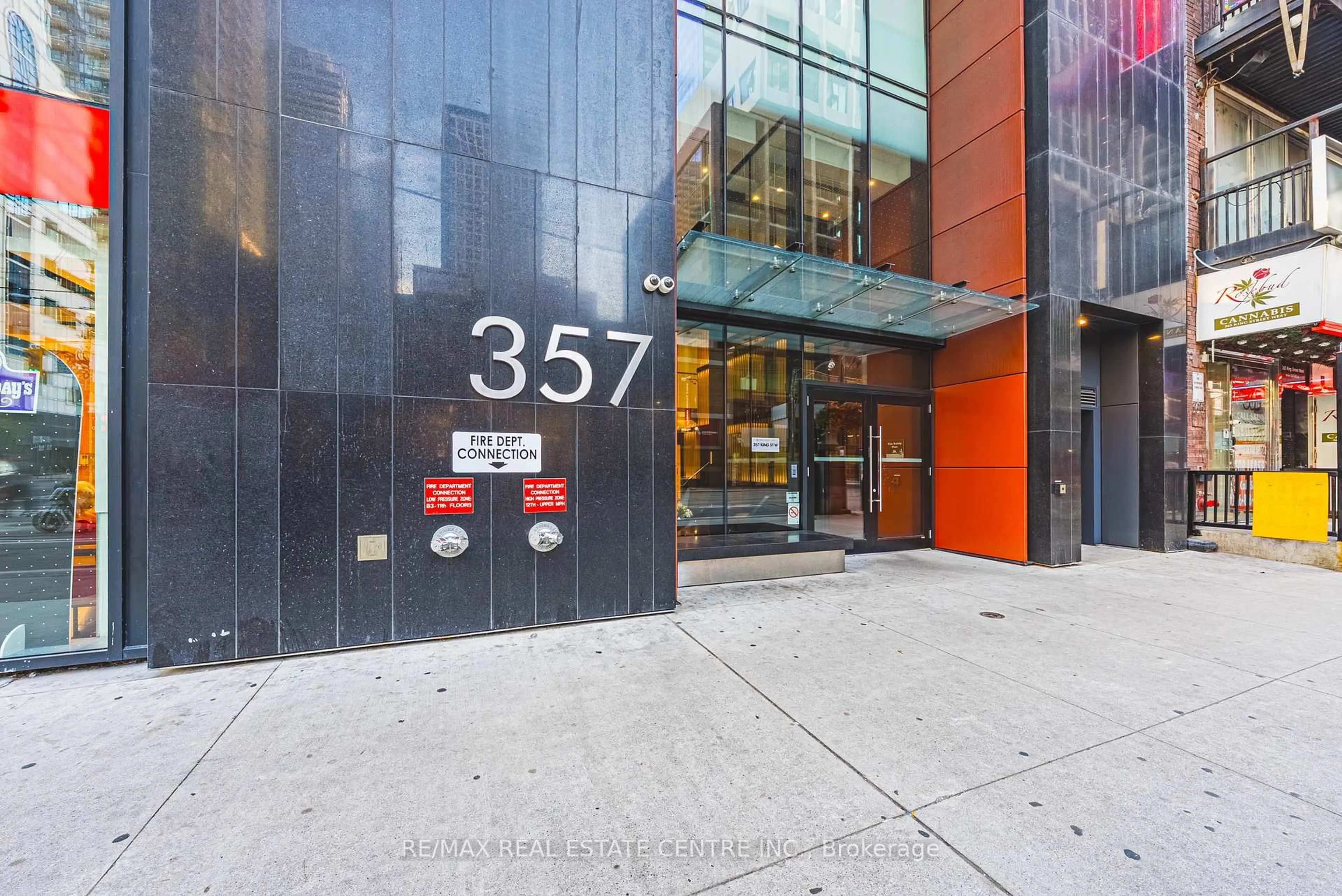 Indoor foyer for 357 King St #3307, Toronto Ontario M5V 0S7