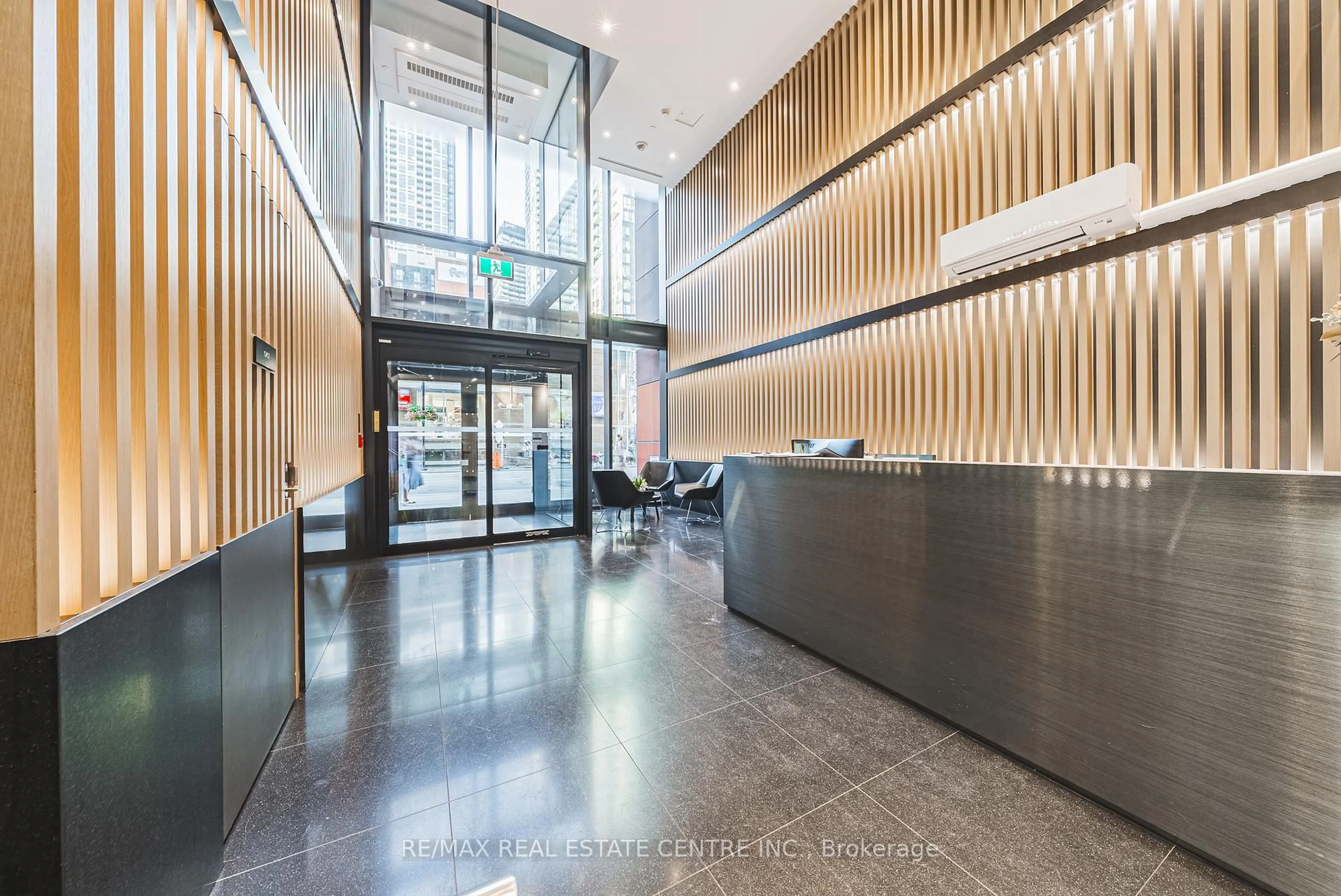 Indoor foyer for 357 King St #3307, Toronto Ontario M5V 0S7