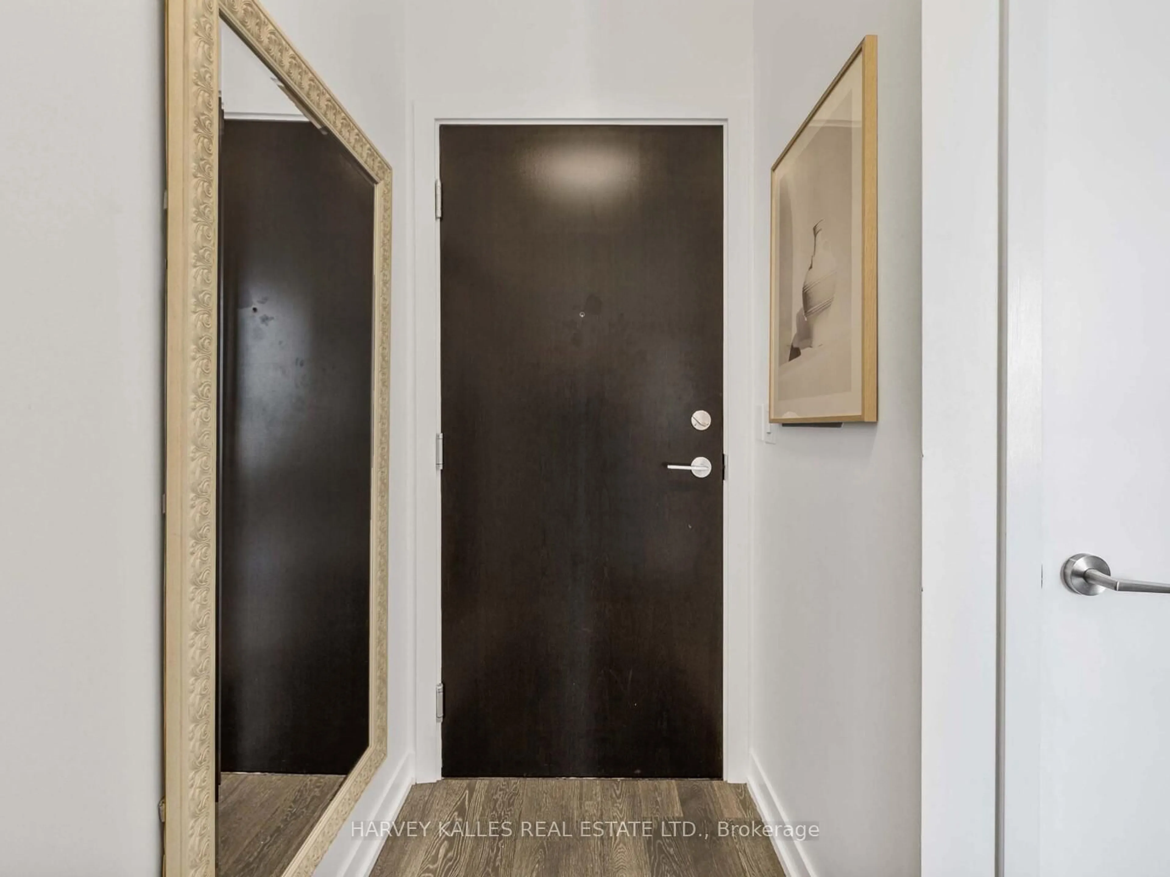 Indoor entryway for 8 Gladstone Ave #615, Toronto Ontario M6J 3K6
