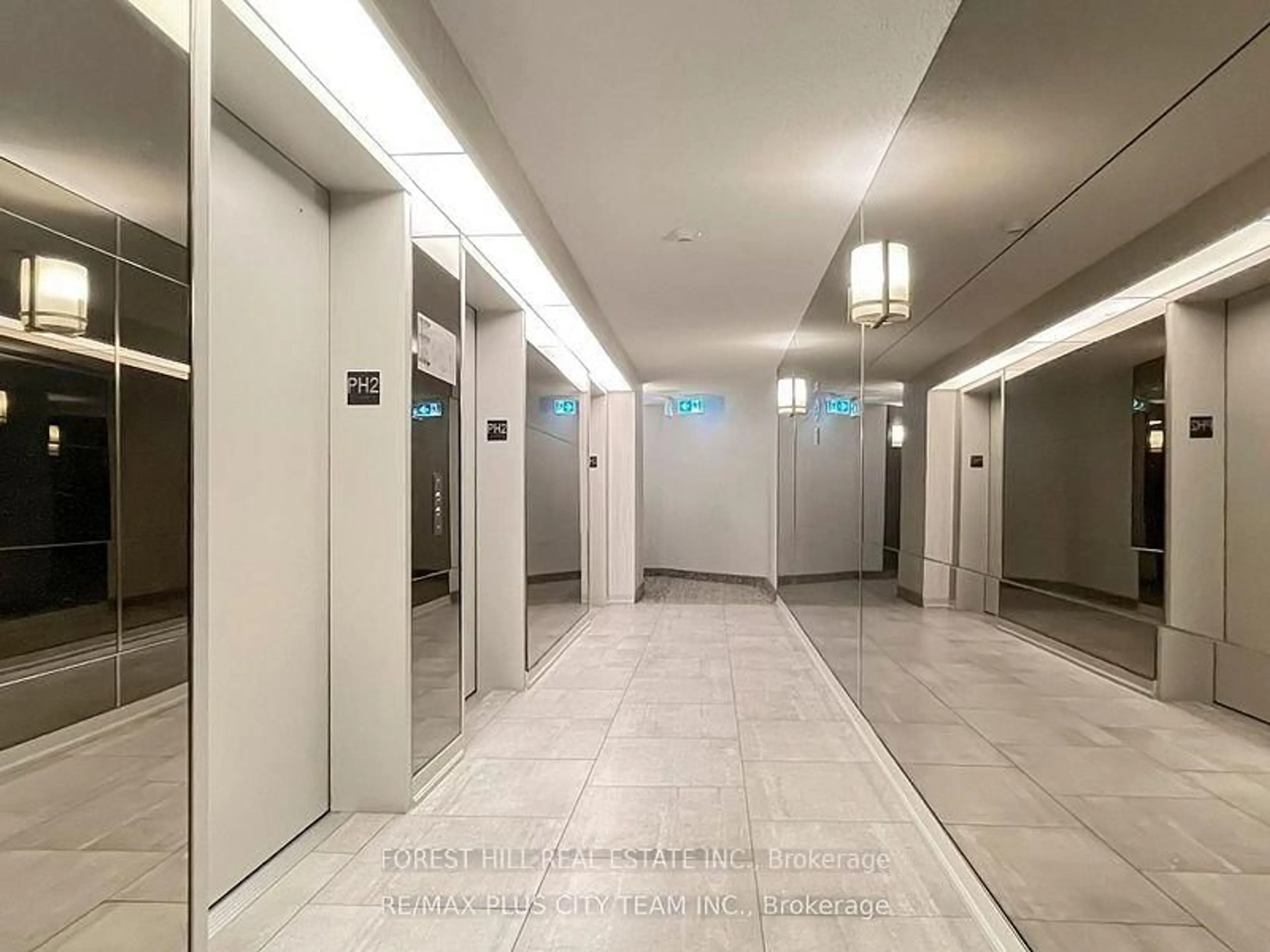 Indoor foyer for 1101 Steeles Ave #809, Toronto Ontario M2R 3W5